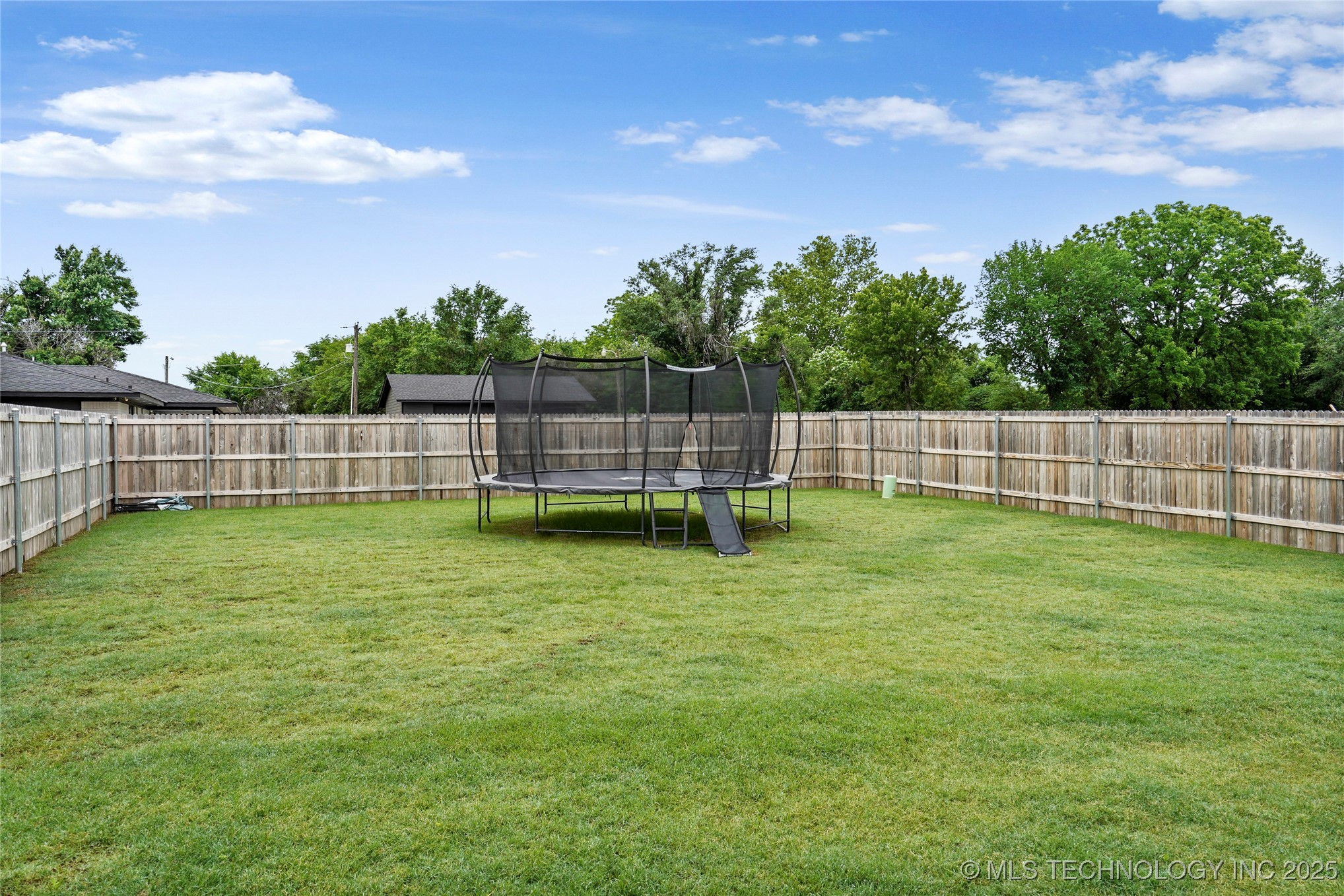 4632 S Chestnut Avenue