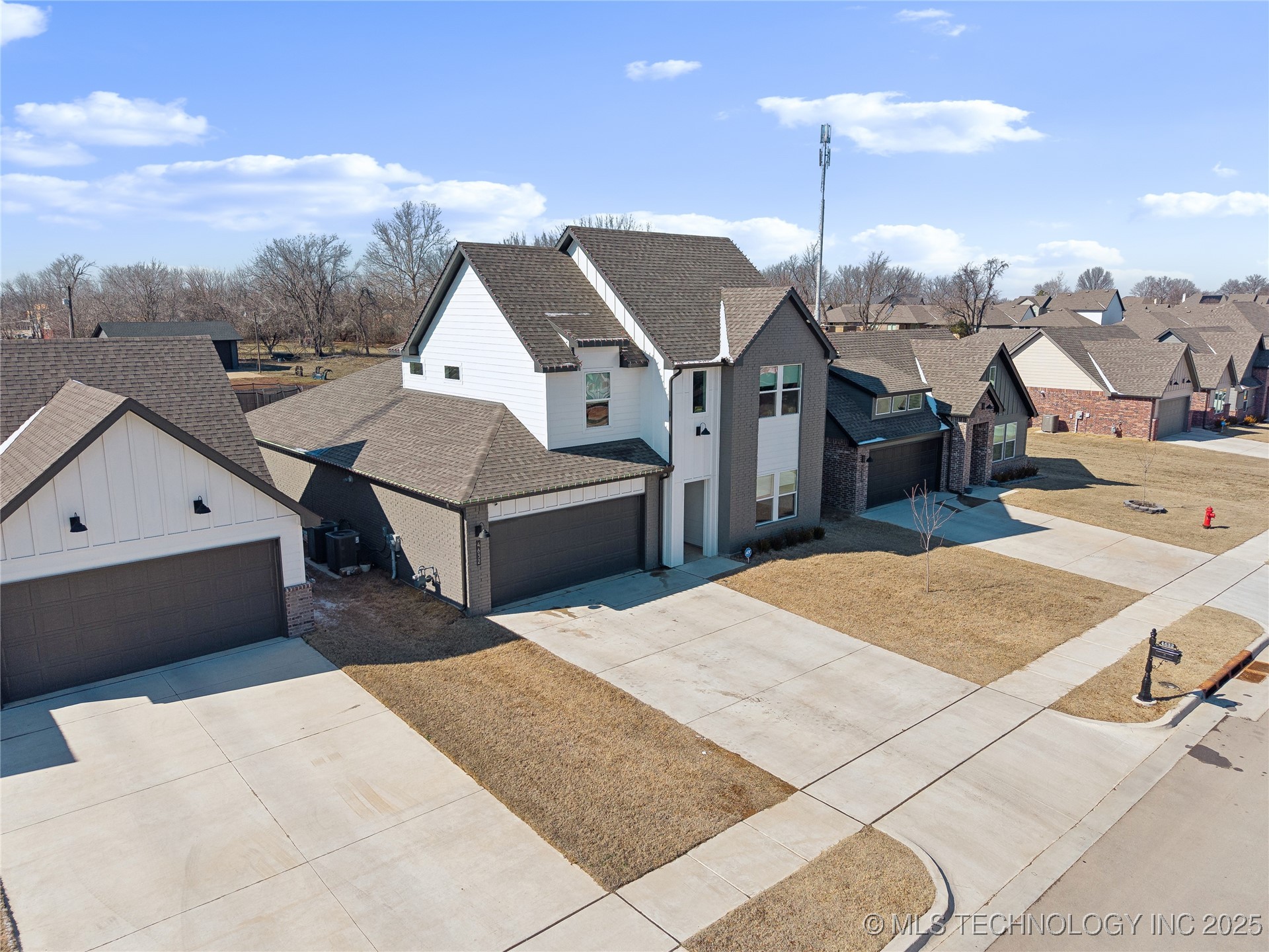 4632 S Chestnut Avenue