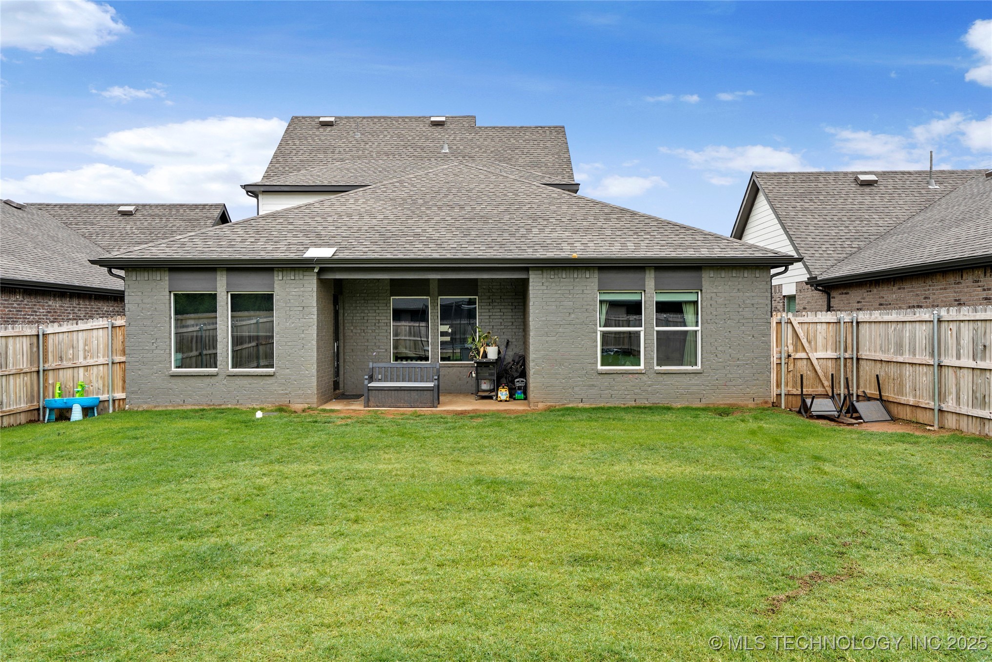 4632 S Chestnut Avenue