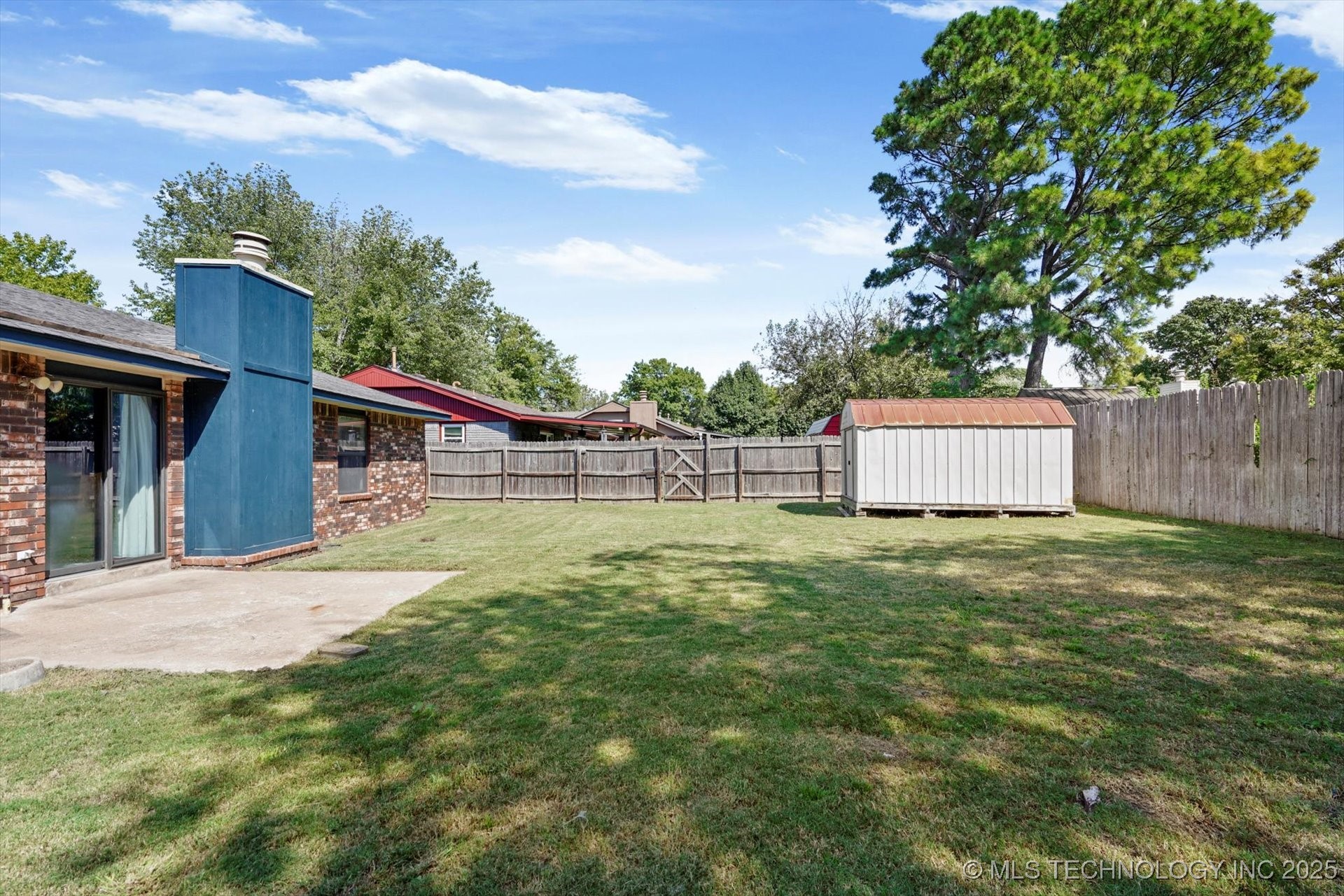 1233 W Memphis Street