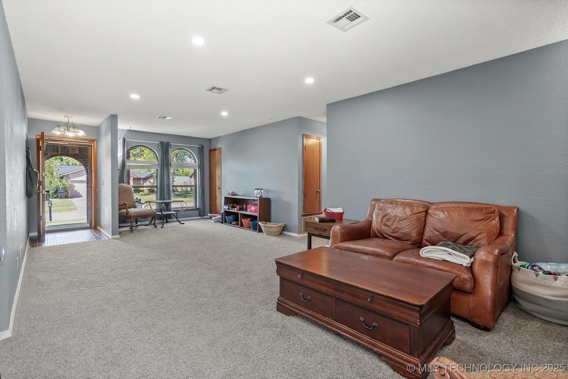 1233 W Memphis Street