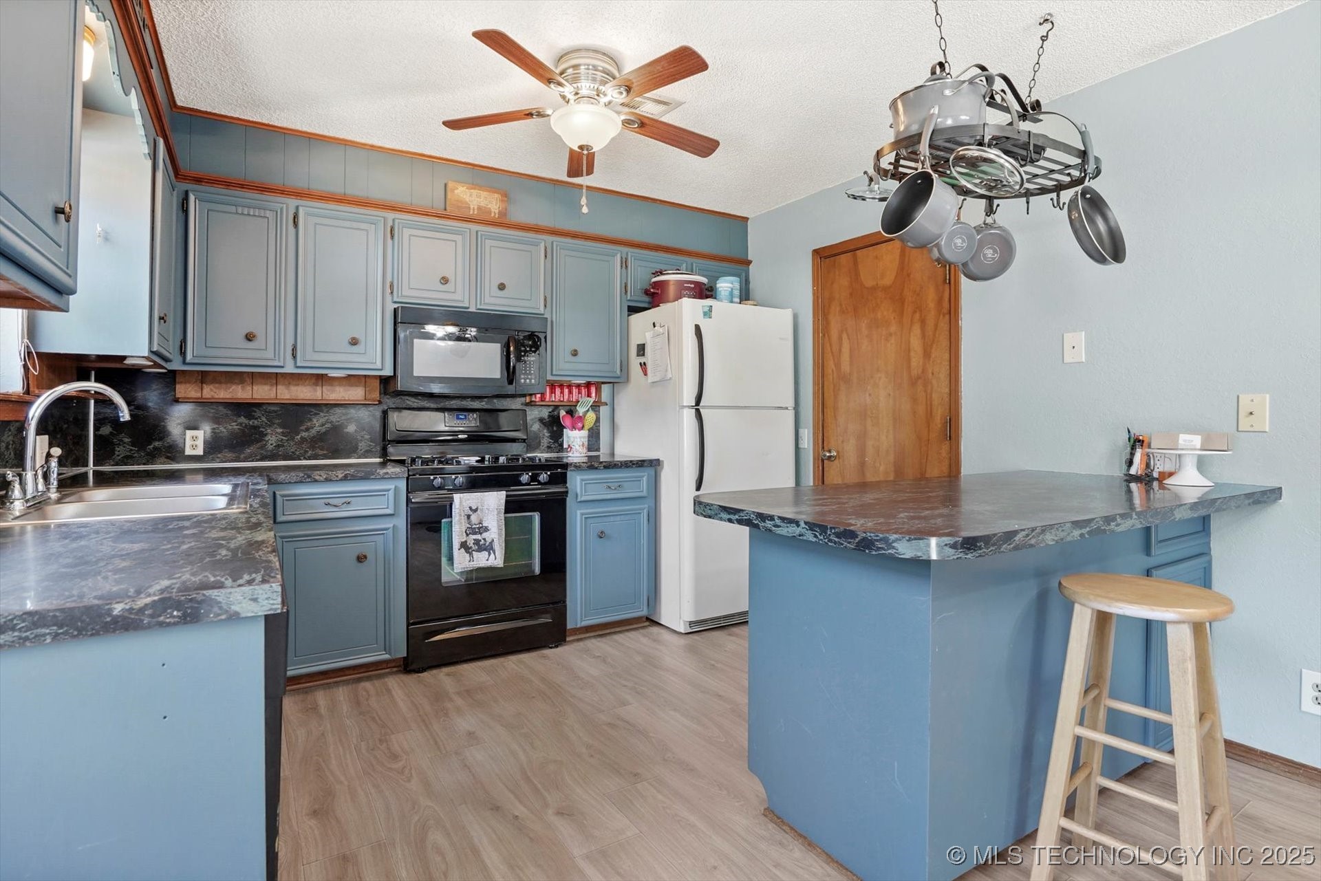 1233 W Memphis Street