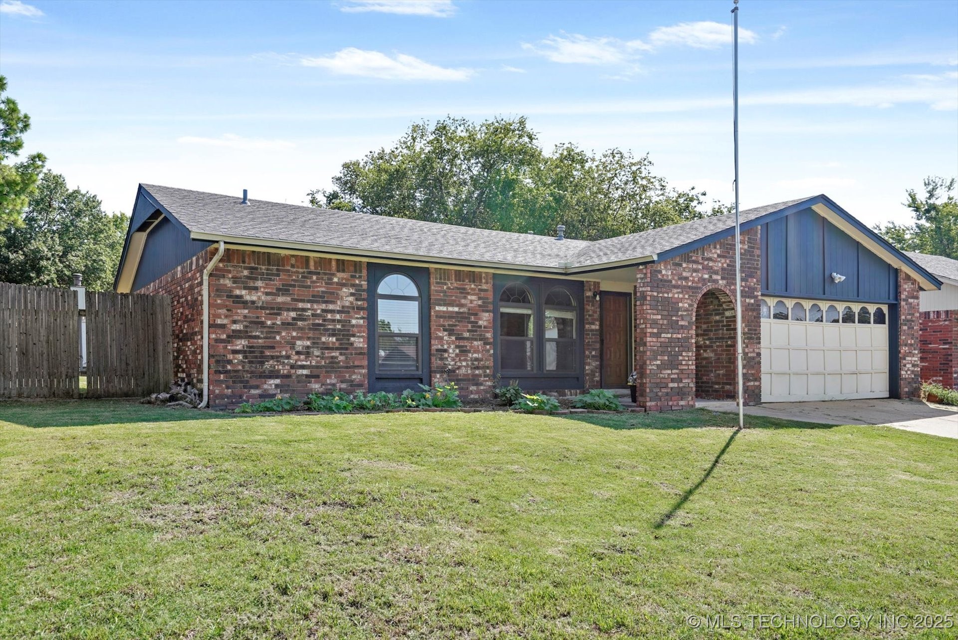 1233 W Memphis Street