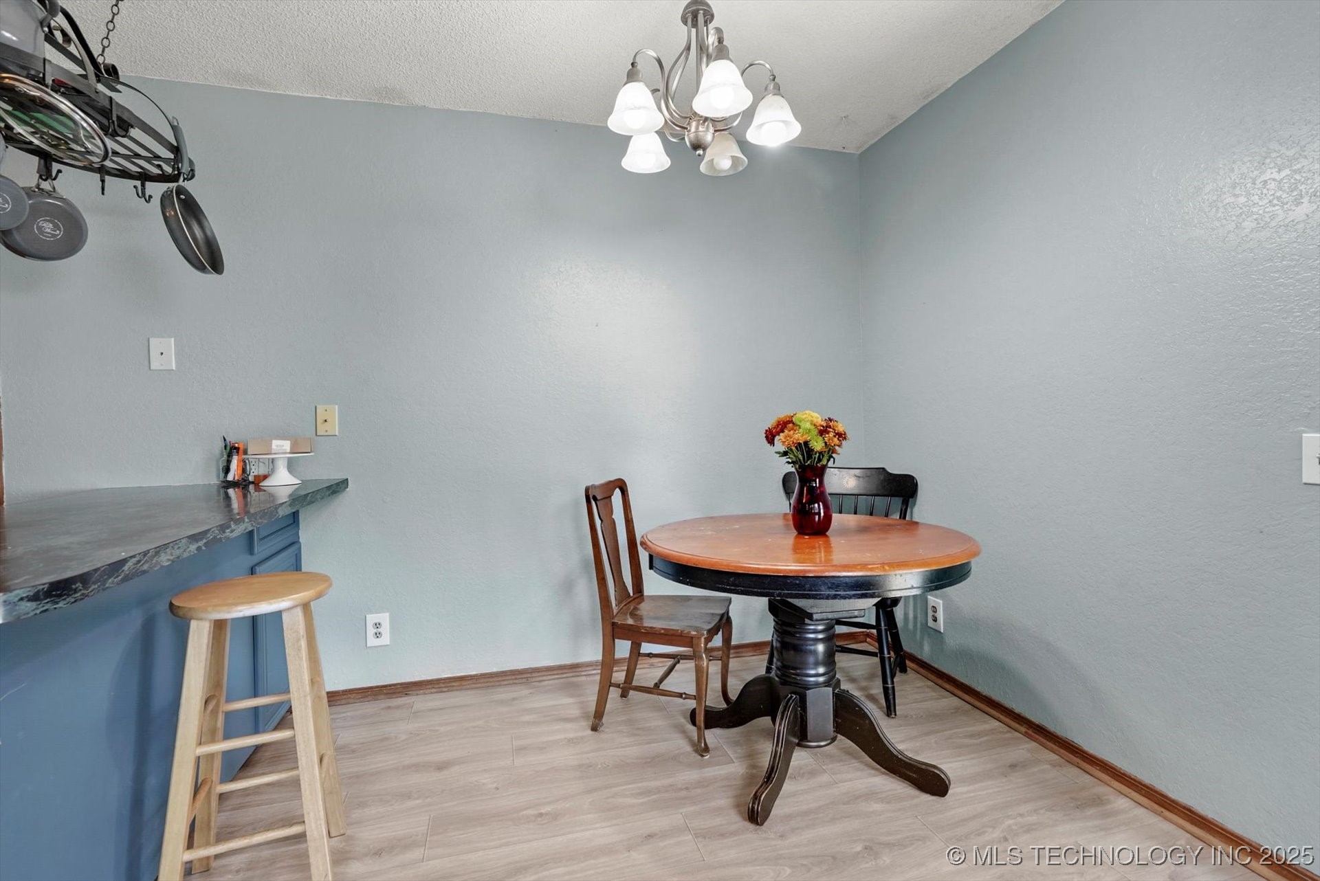 1233 W Memphis Street