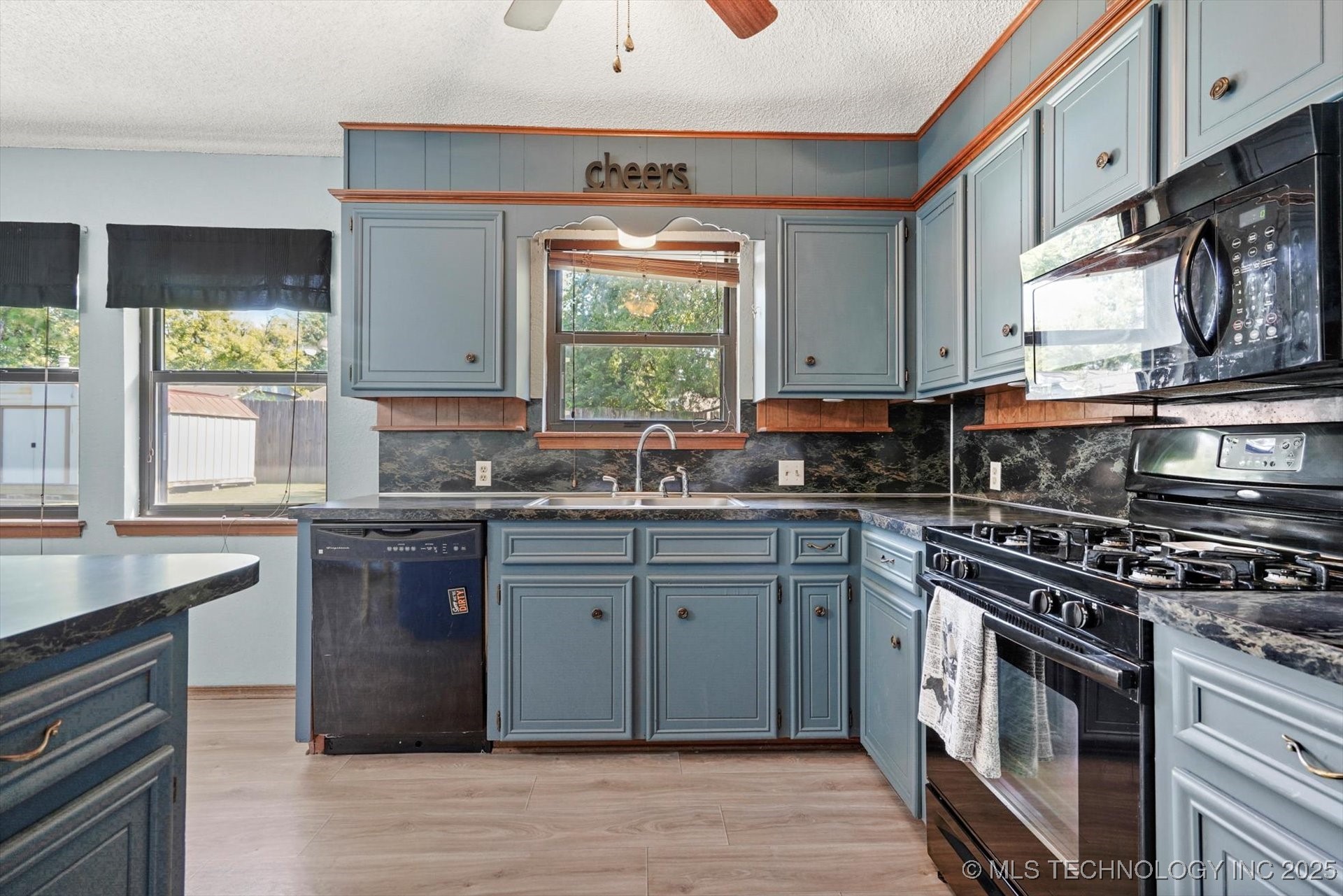 1233 W Memphis Street