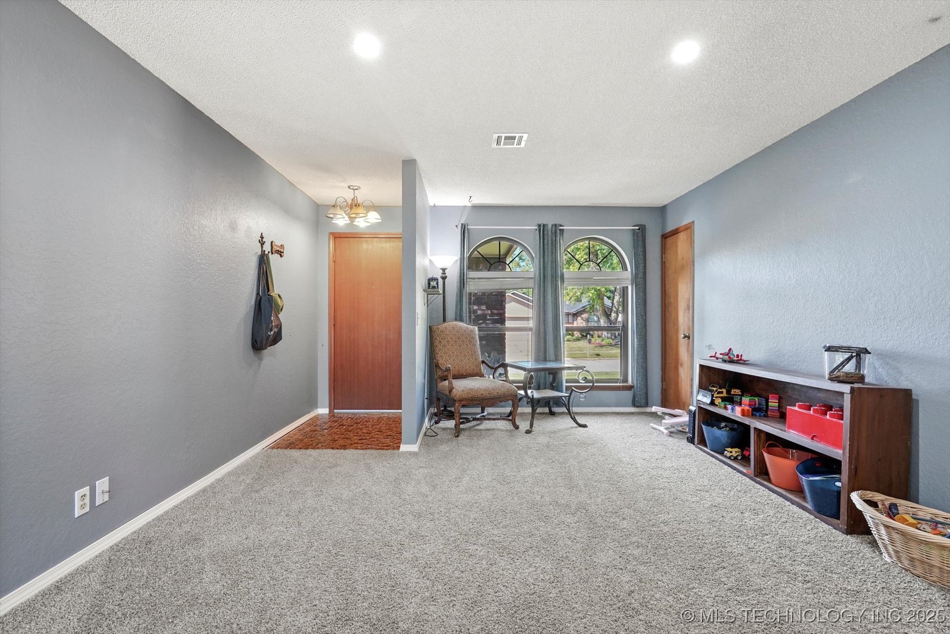 1233 W Memphis Street