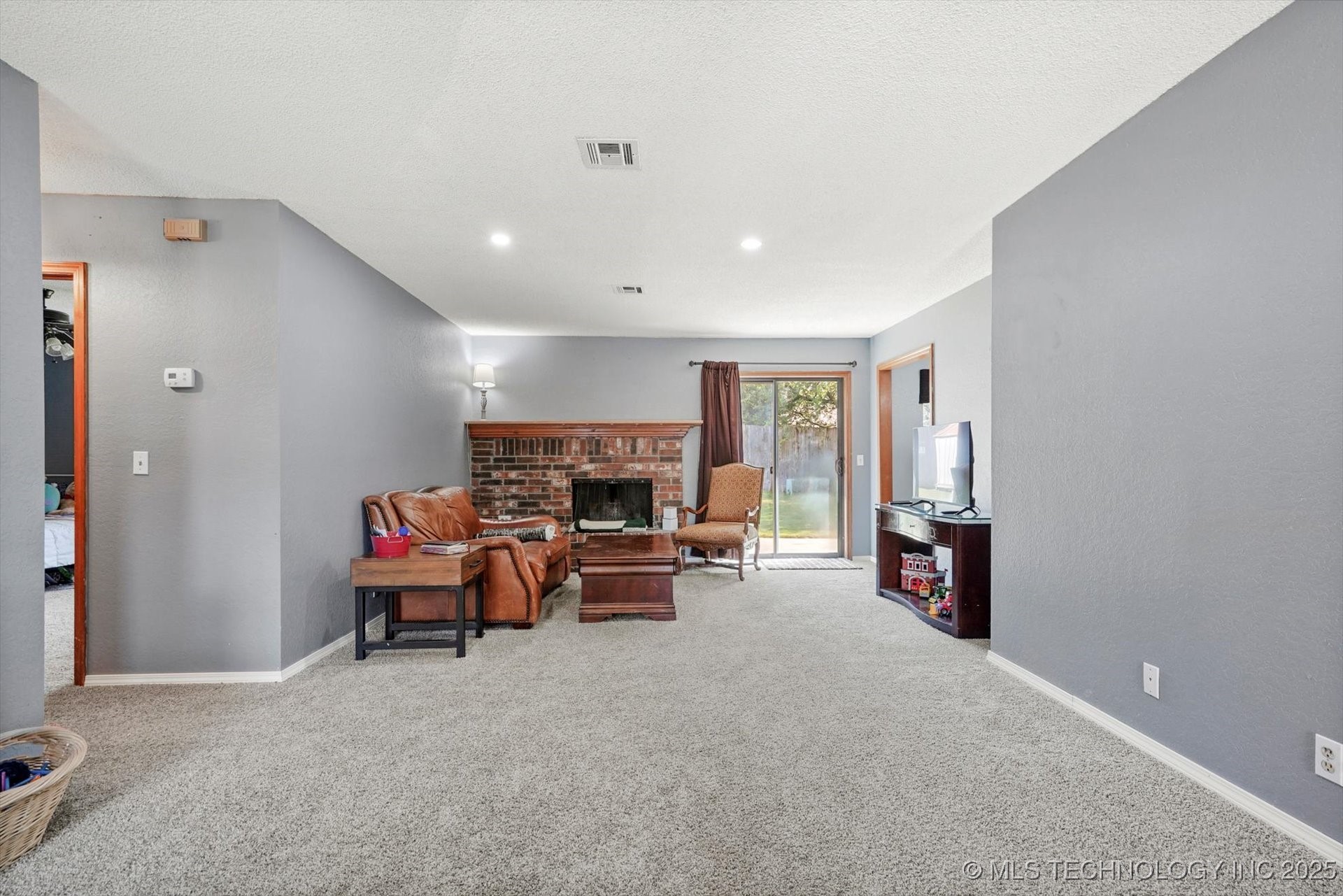 1233 W Memphis Street