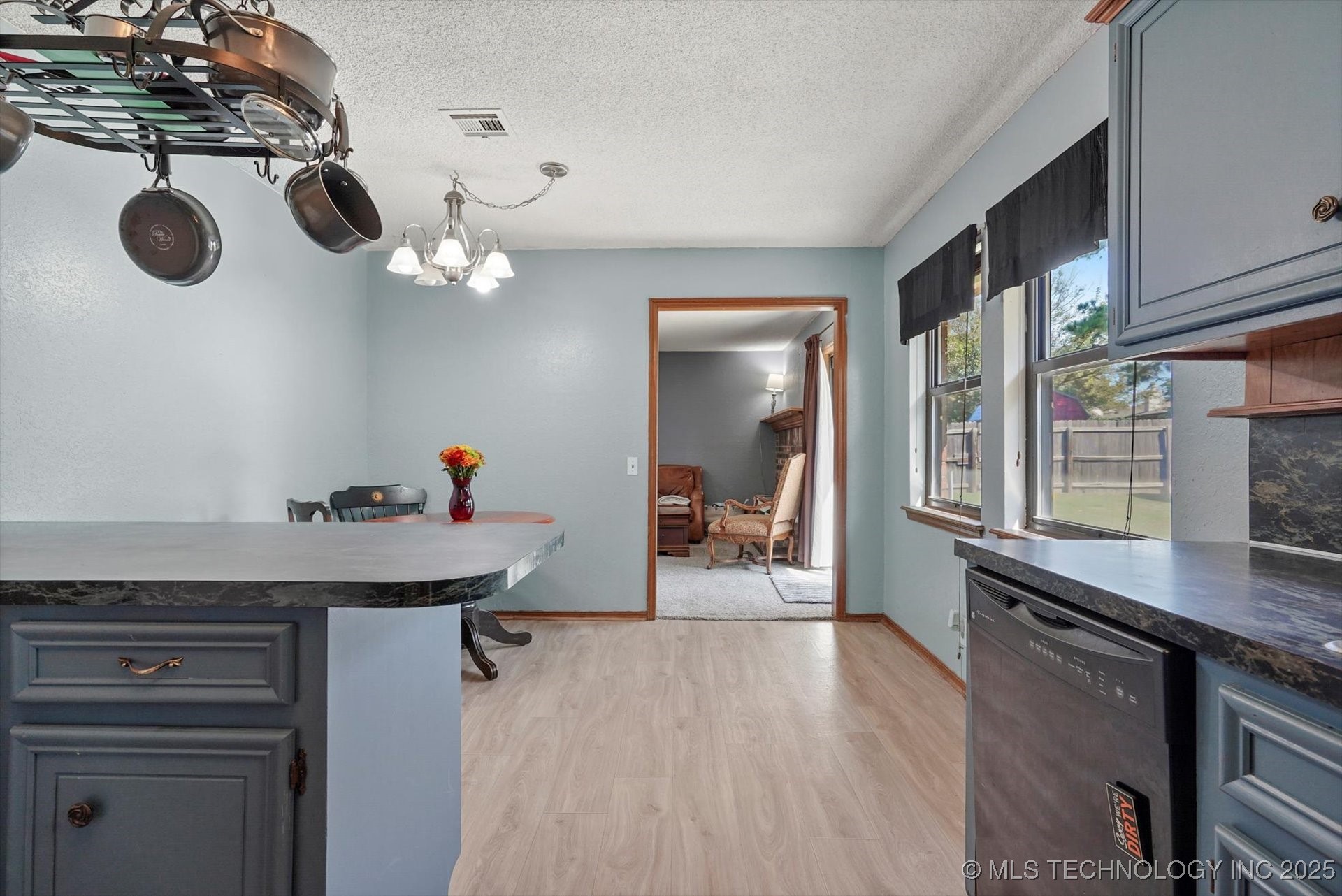 1233 W Memphis Street