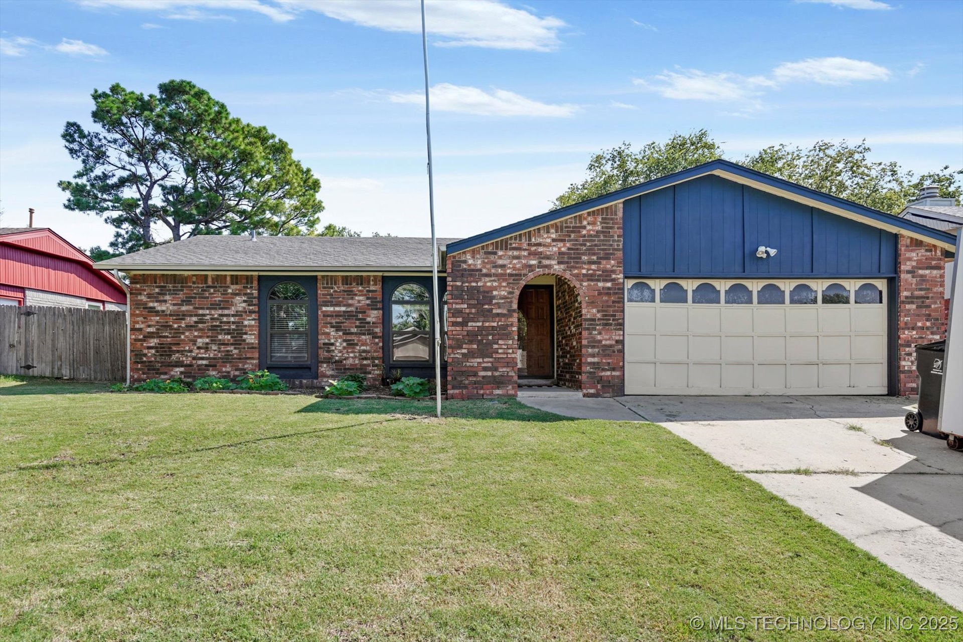 1233 W Memphis Street