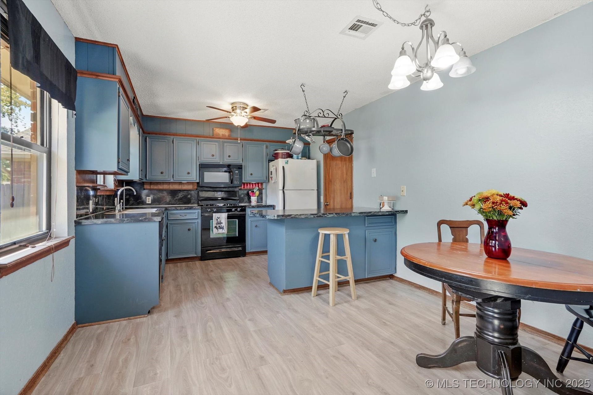 1233 W Memphis Street