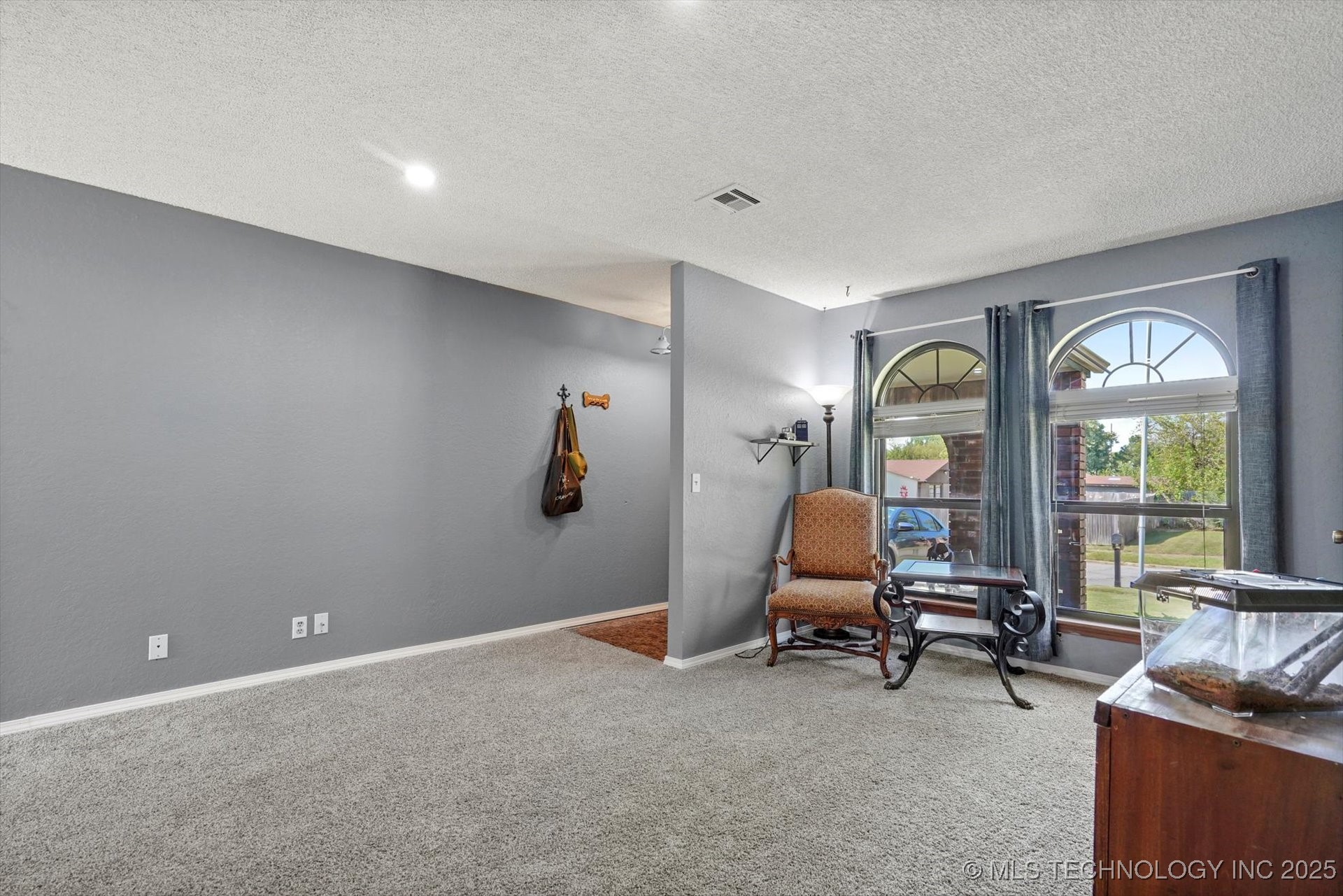 1233 W Memphis Street