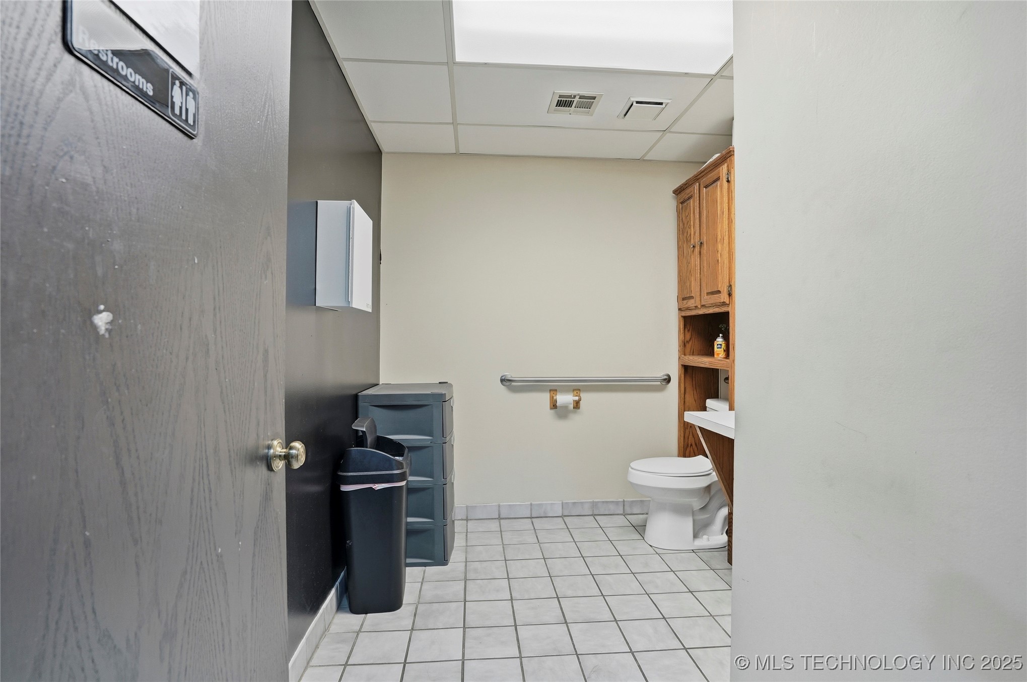 3227 S Lakewood Avenue