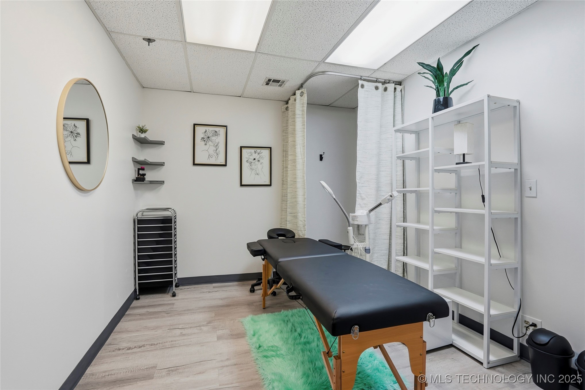 3227 S Lakewood Avenue