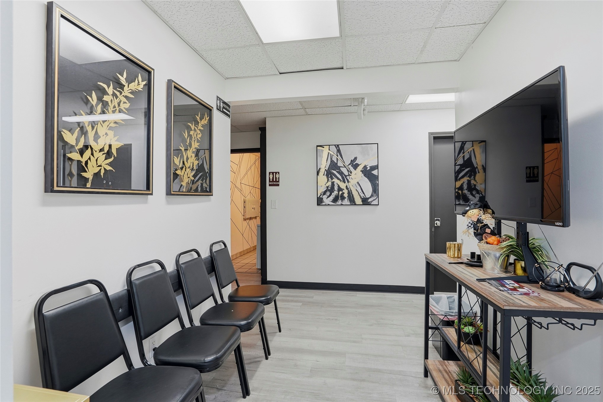 3227 S Lakewood Avenue