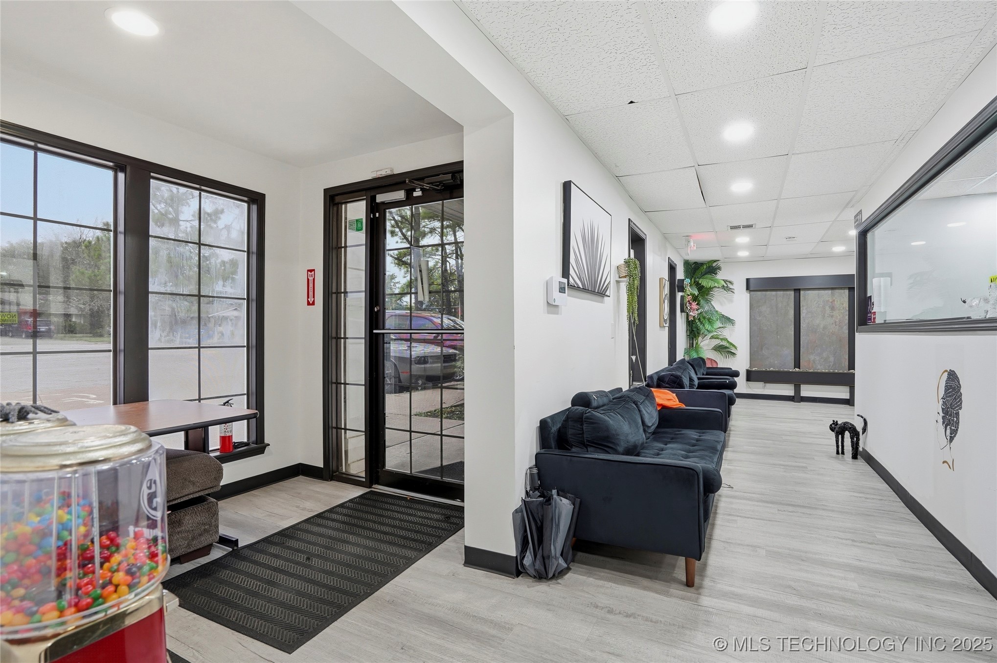 3227 S Lakewood Avenue