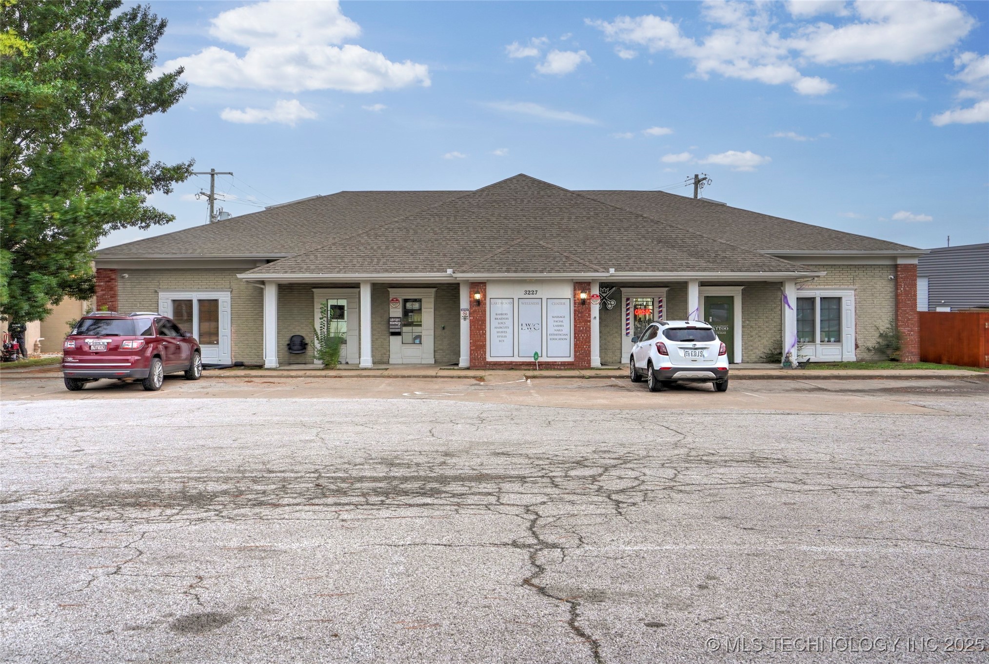 3227 S Lakewood Avenue