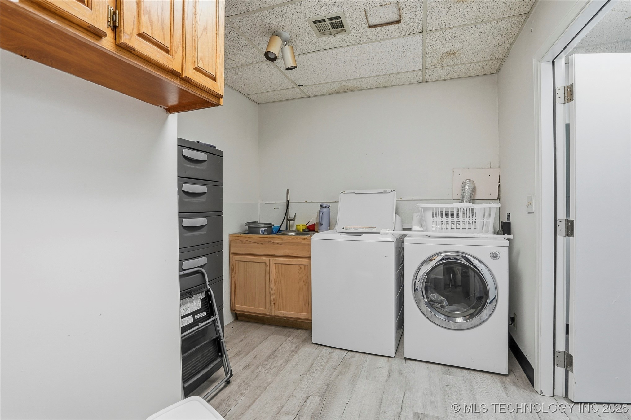 3227 S Lakewood Avenue