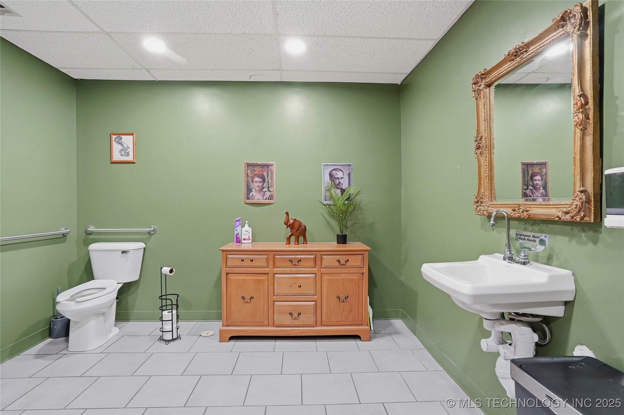 3227 S Lakewood Avenue