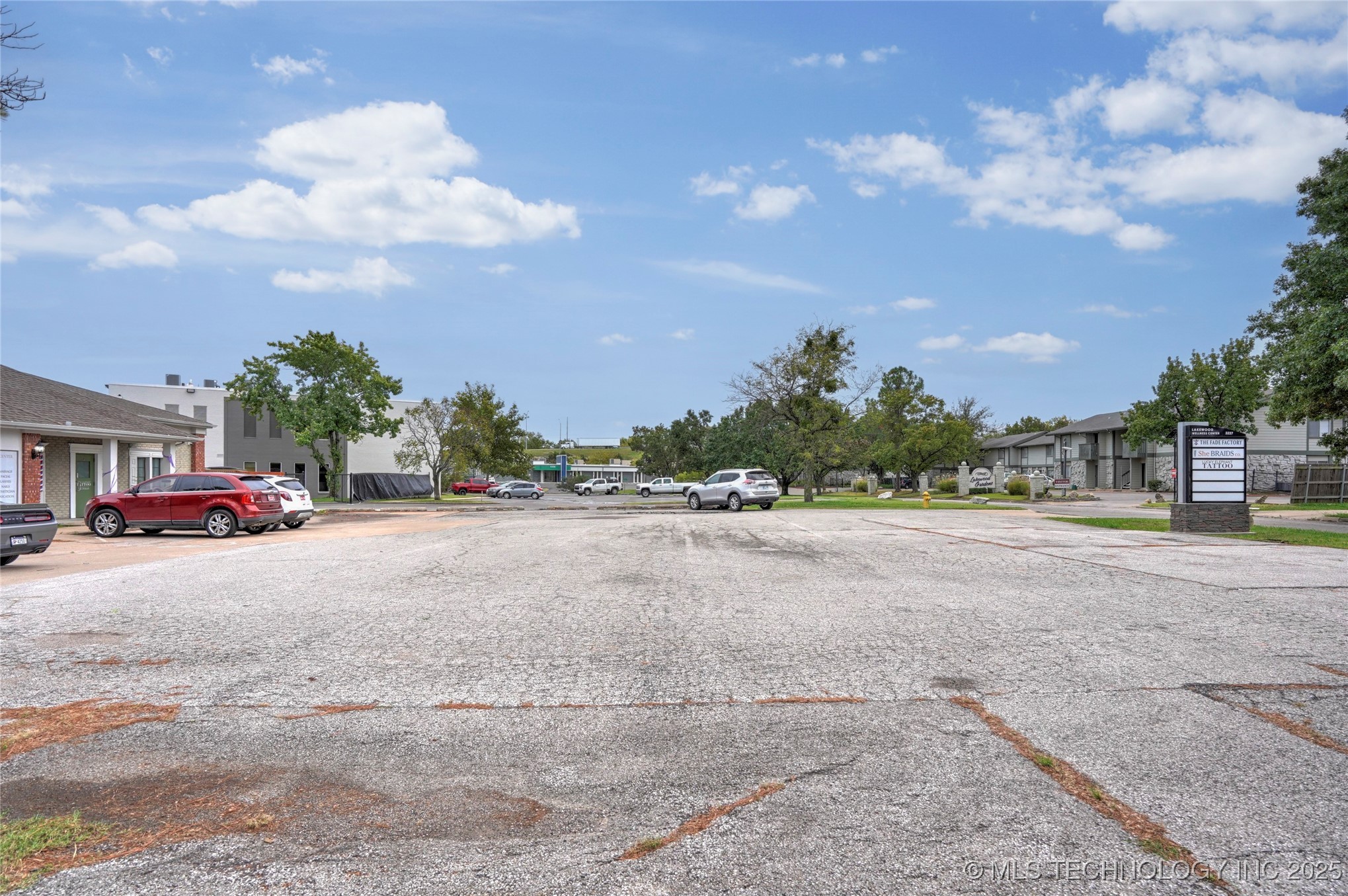 3227 S Lakewood Avenue