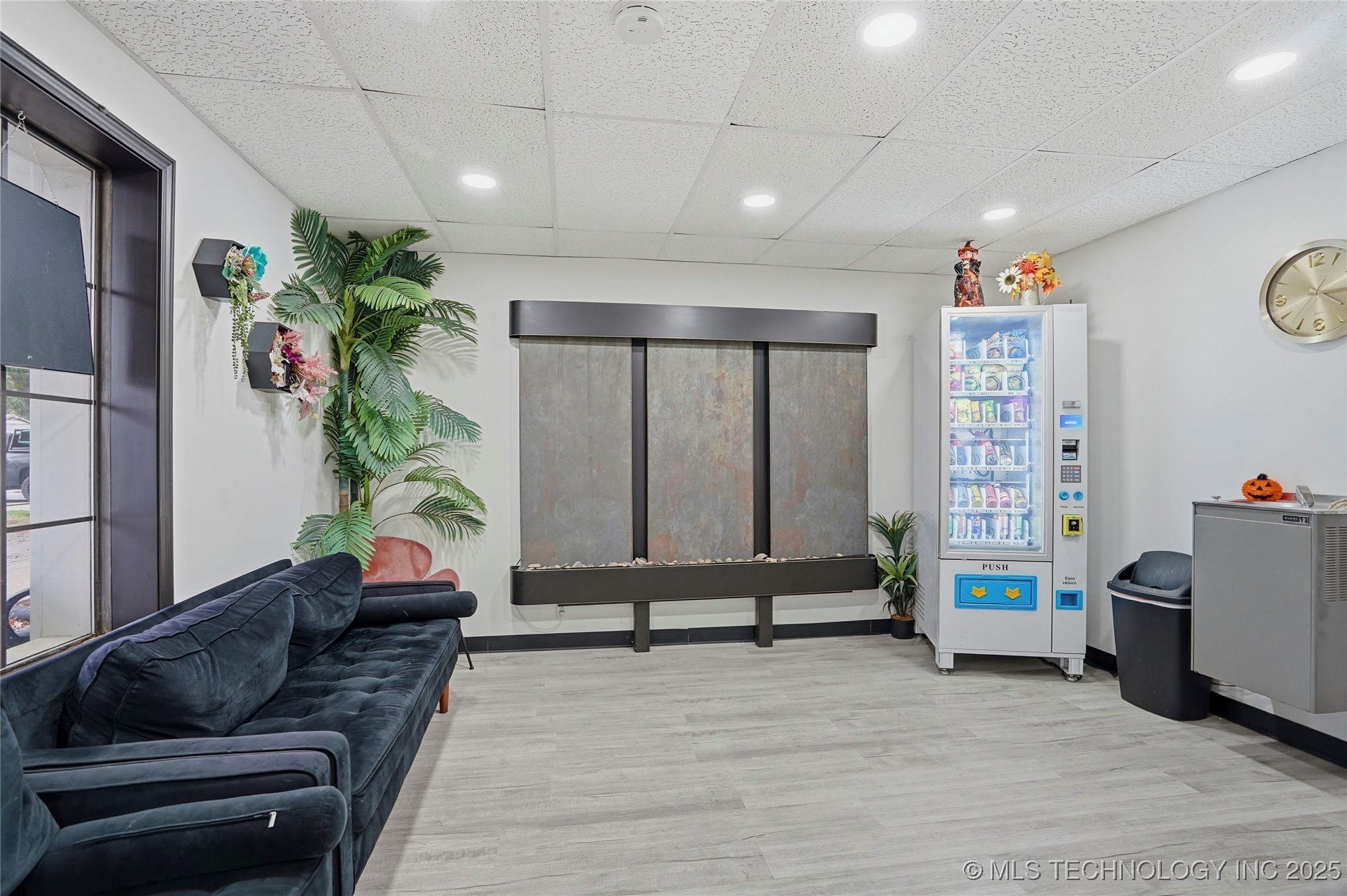 3227 S Lakewood Avenue