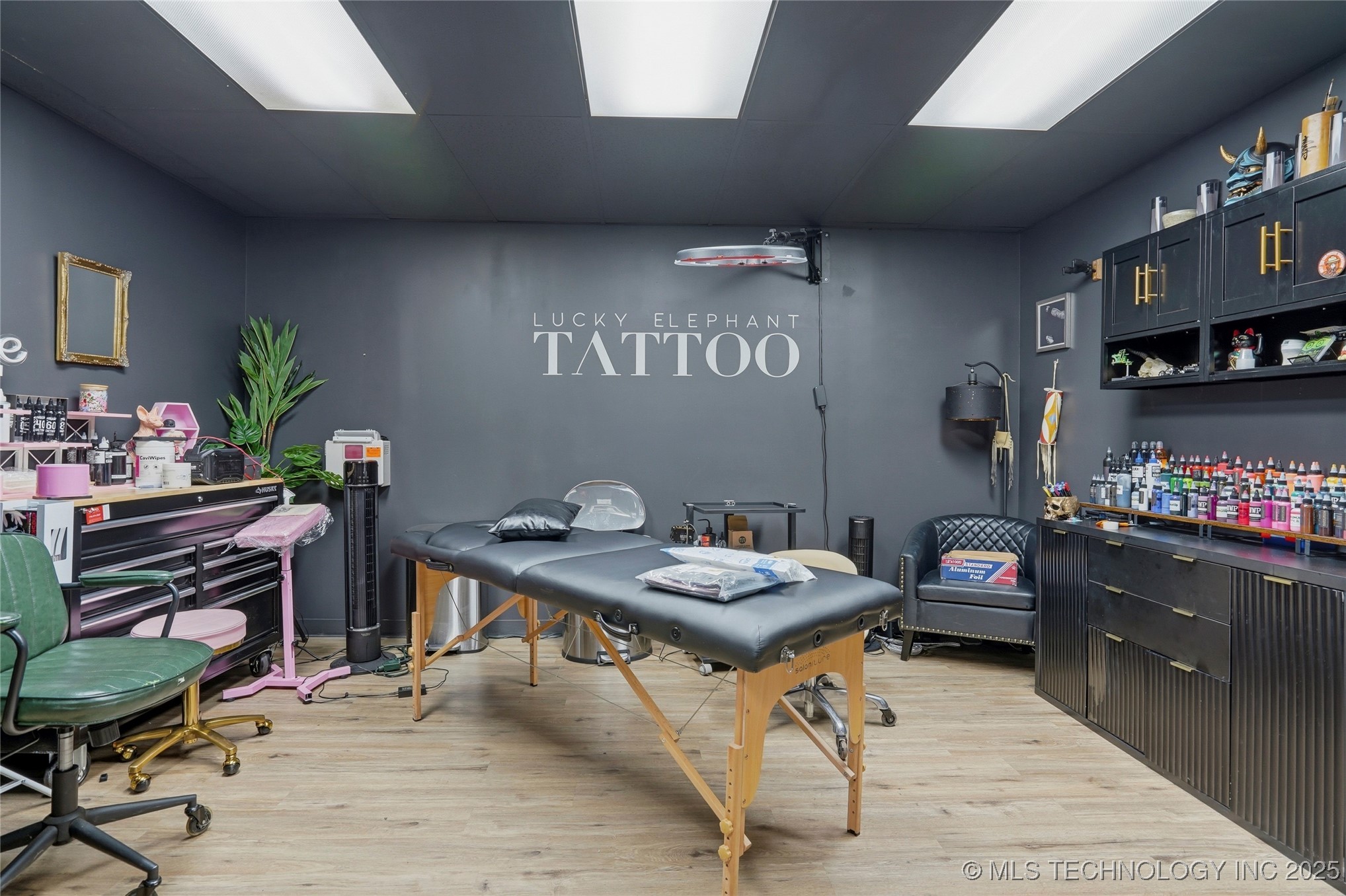 3227 S Lakewood Avenue