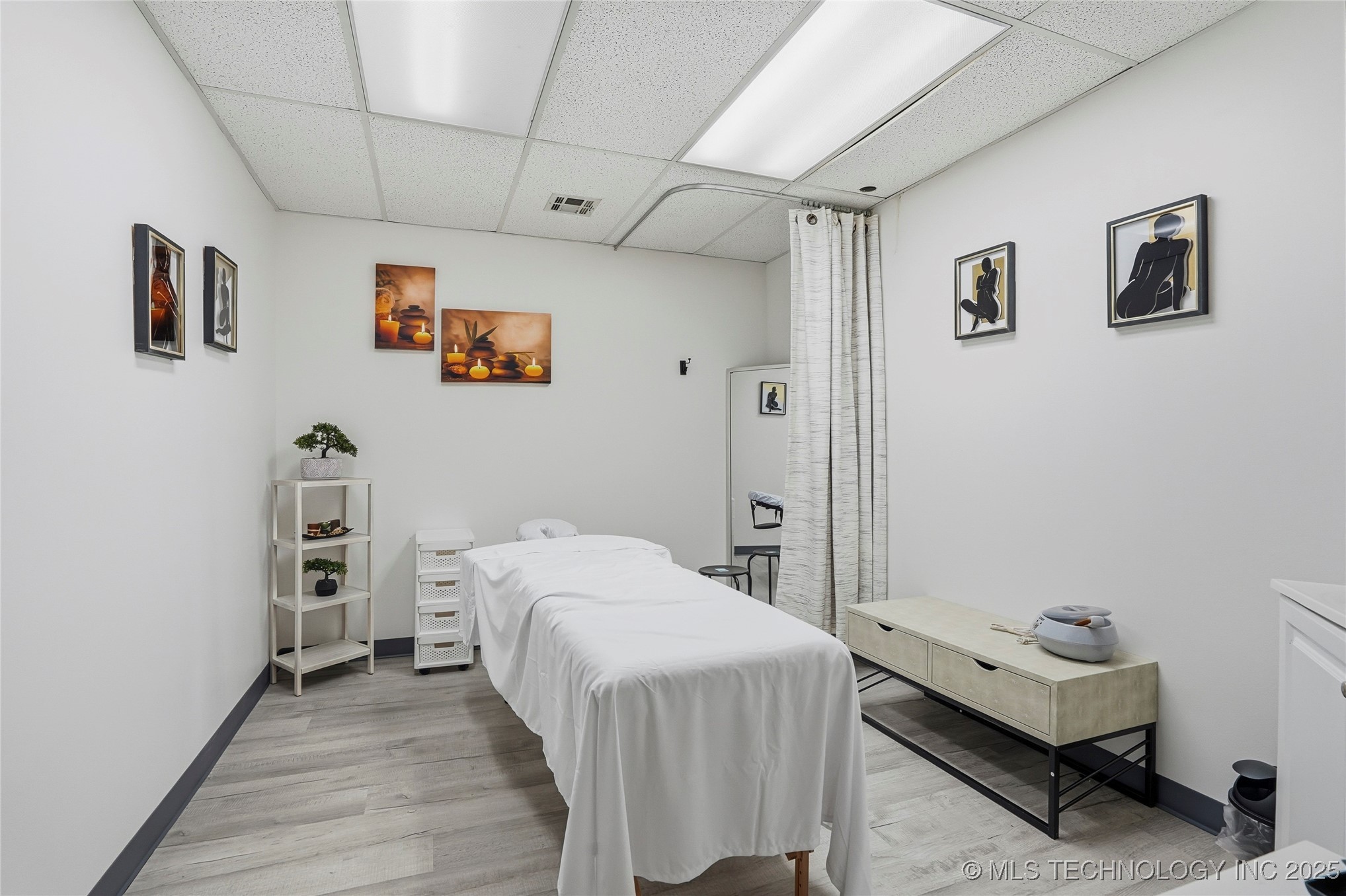 3227 S Lakewood Avenue