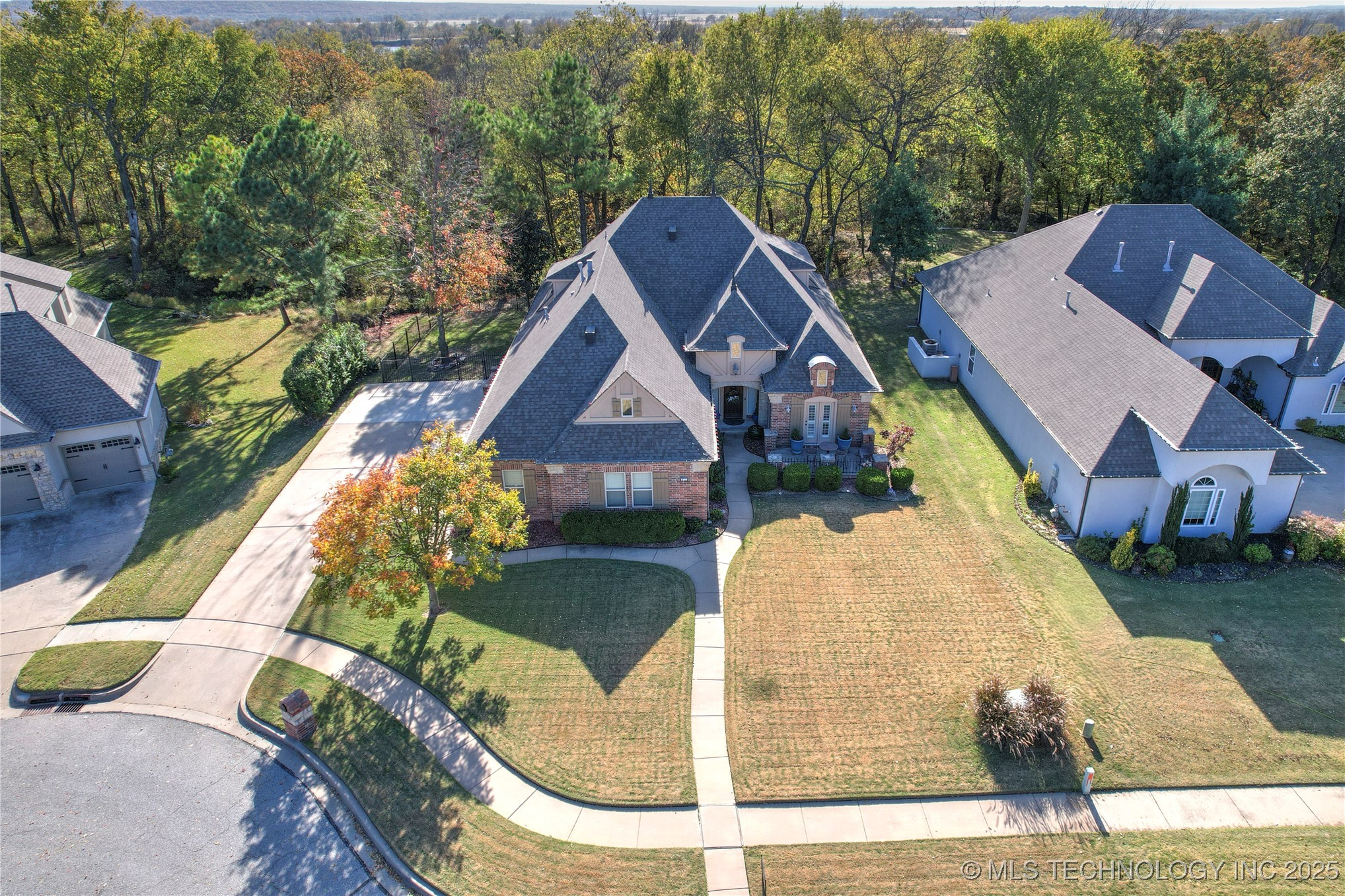 913 E Shreveport Street