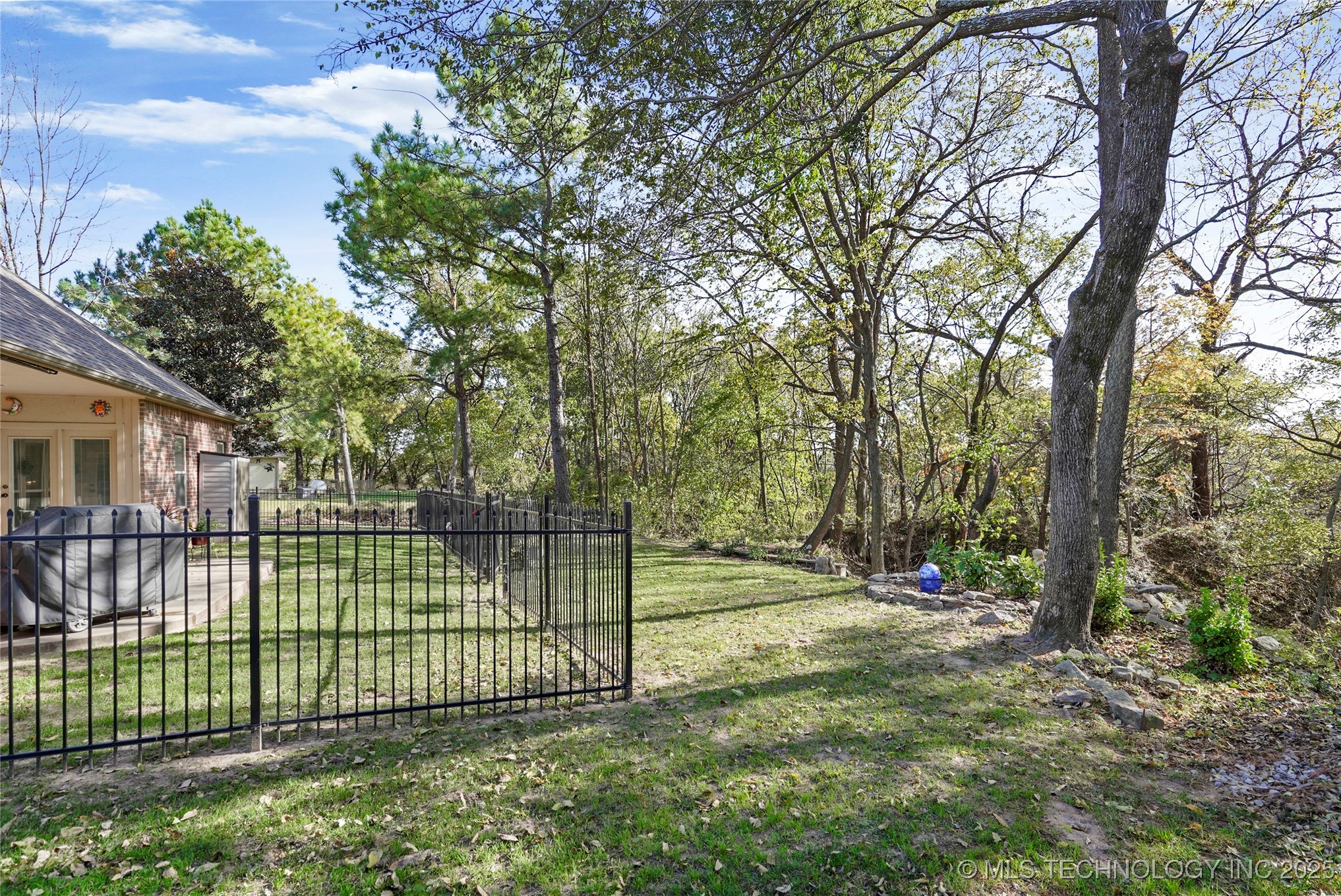 913 E Shreveport Street