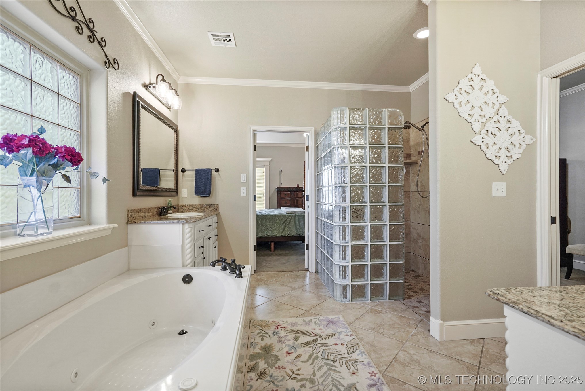 913 E Shreveport Street