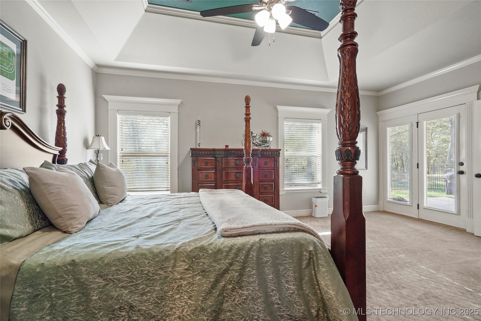 913 E Shreveport Street