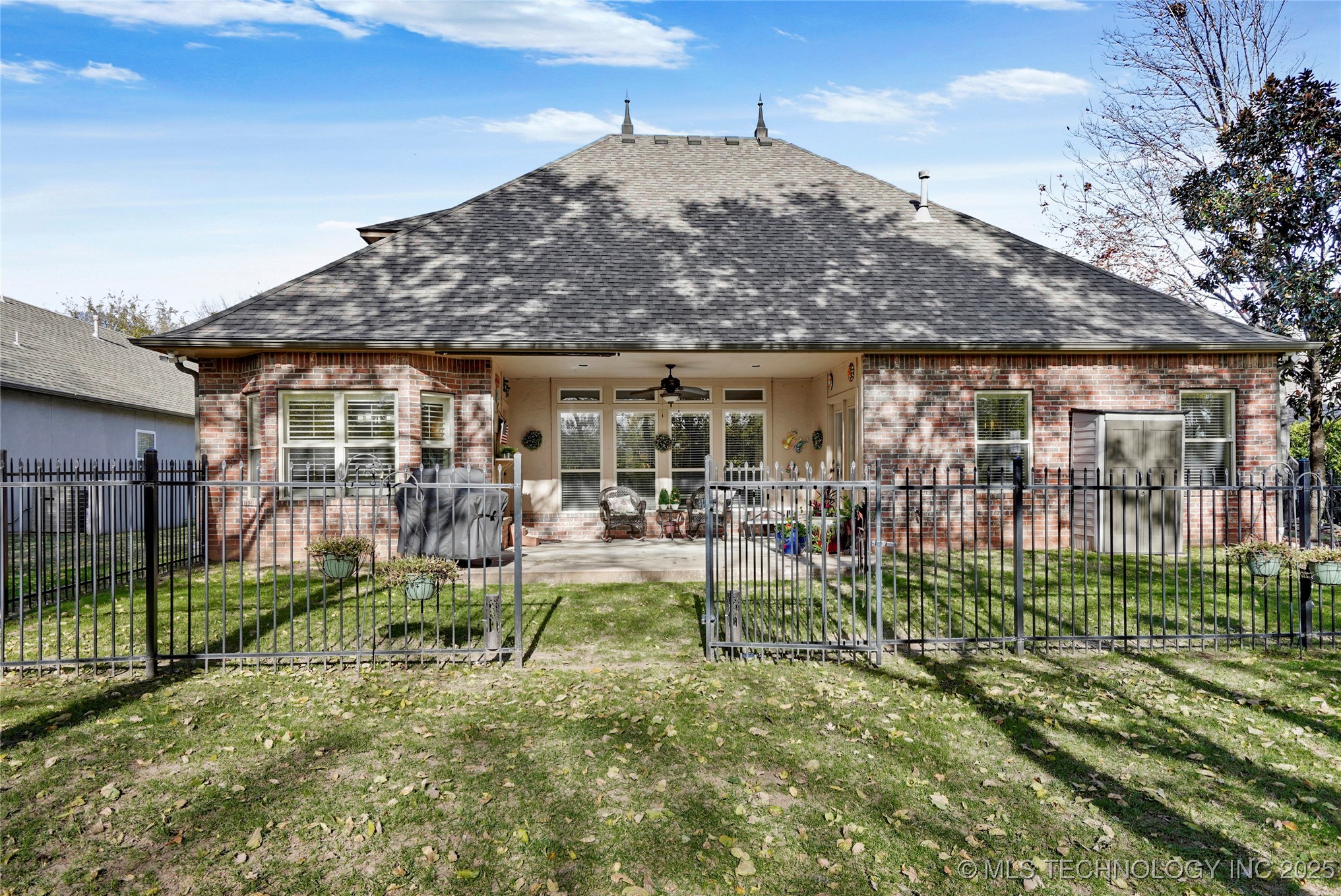 913 E Shreveport Street