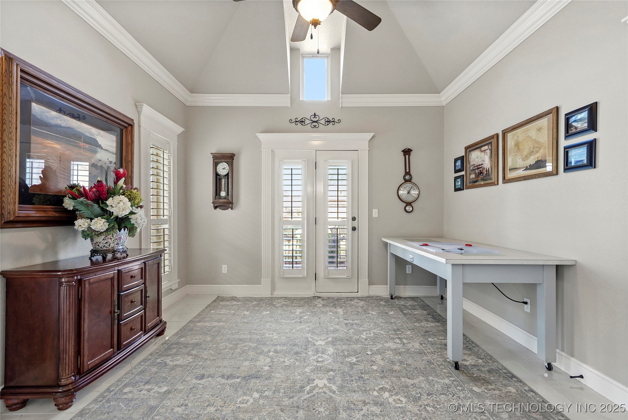 913 E Shreveport Street