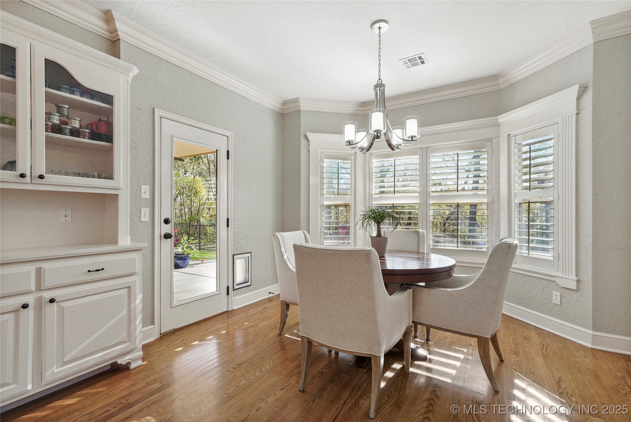 913 E Shreveport Street