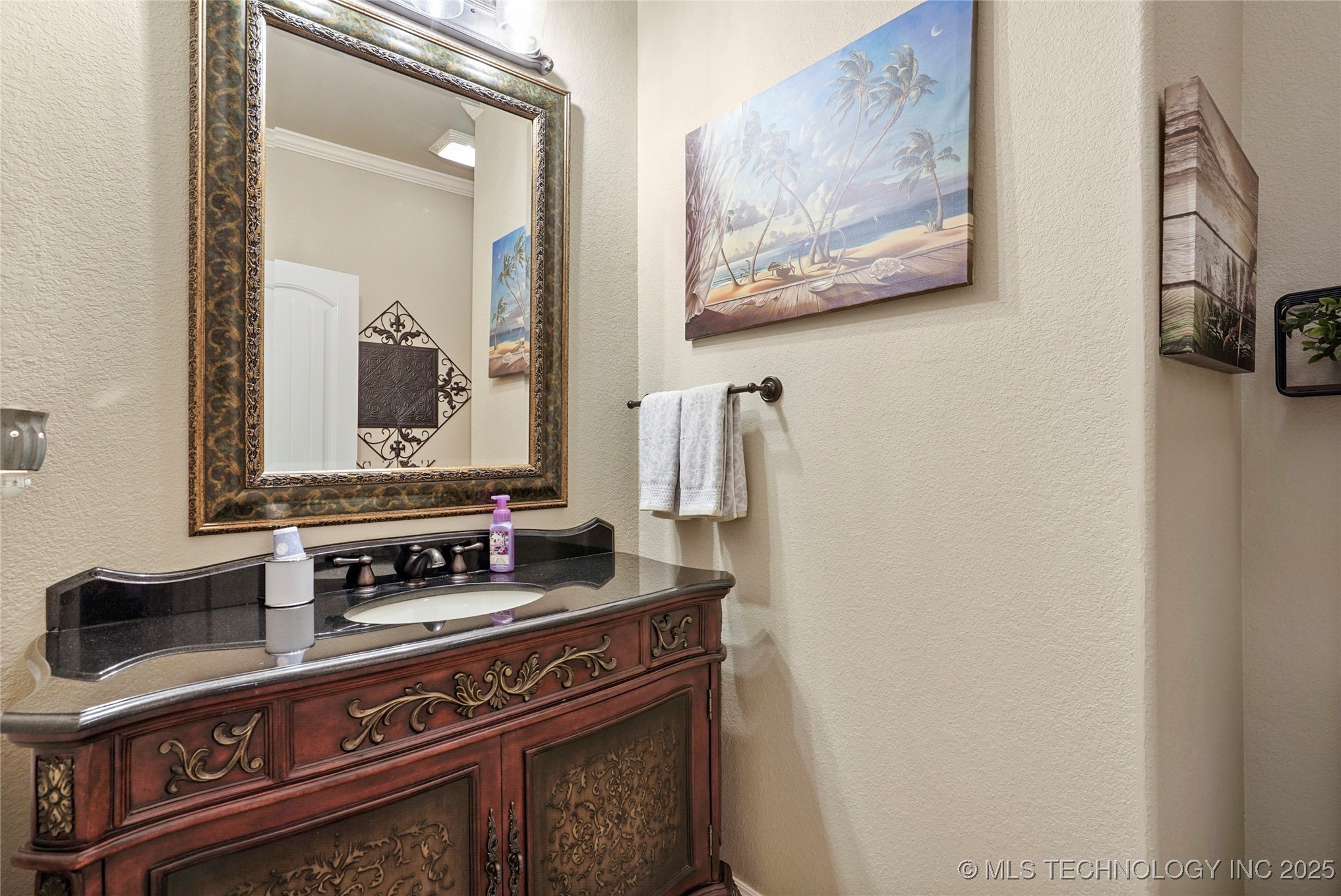 913 E Shreveport Street