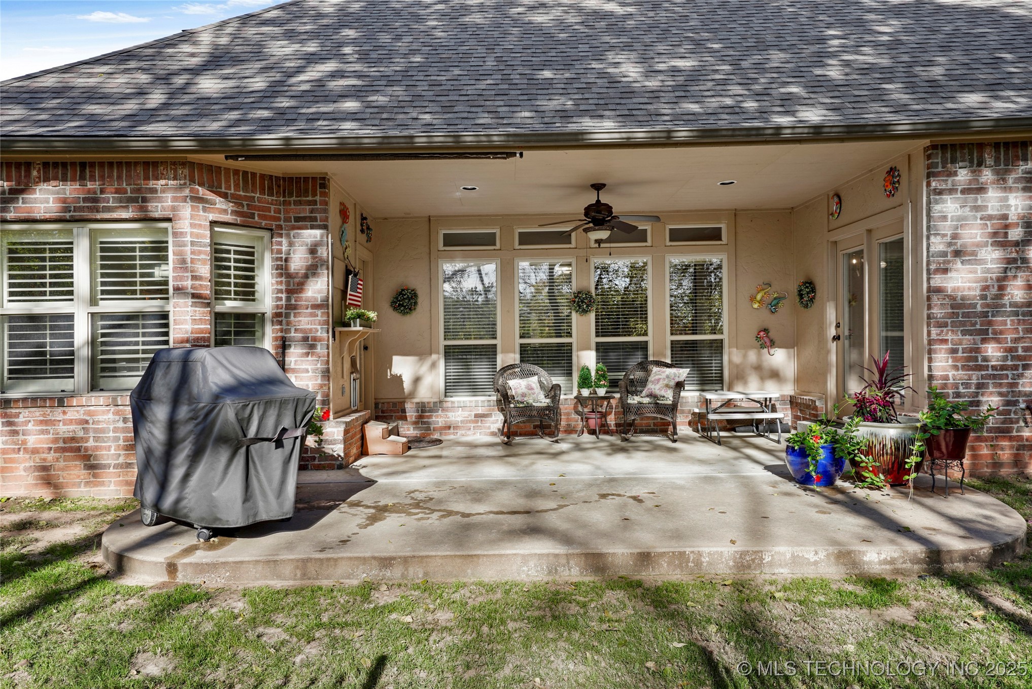 913 E Shreveport Street