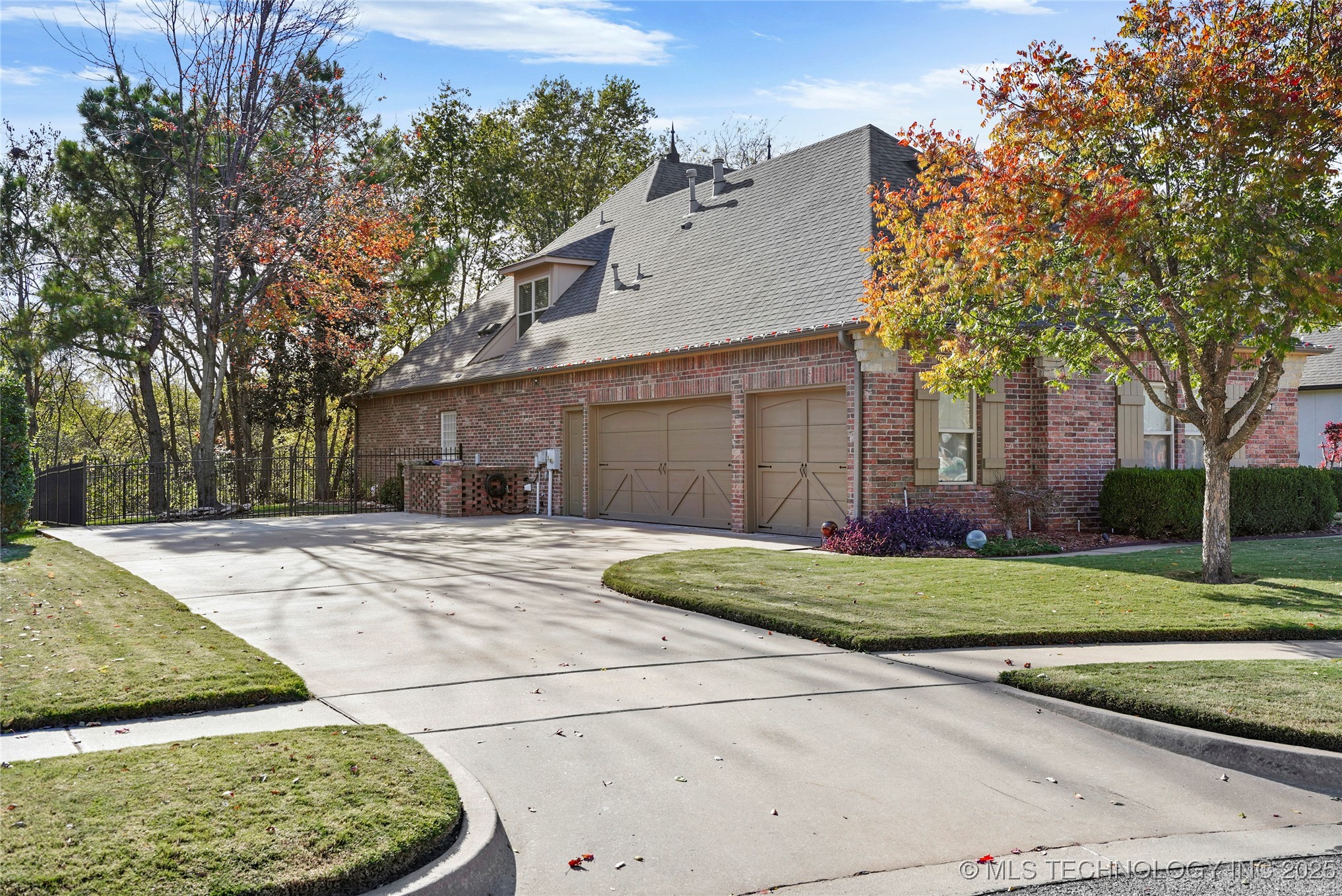 913 E Shreveport Street