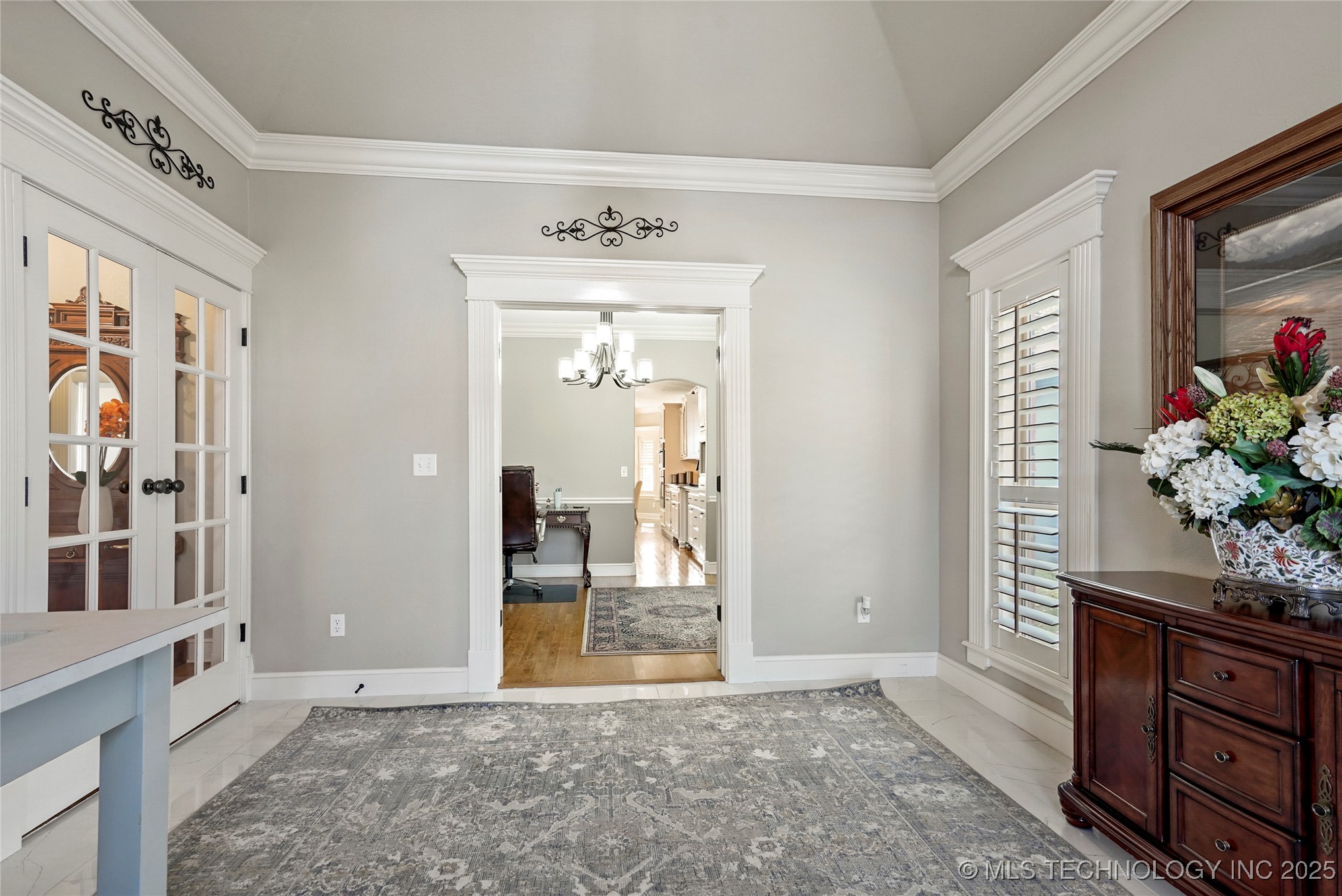 913 E Shreveport Street