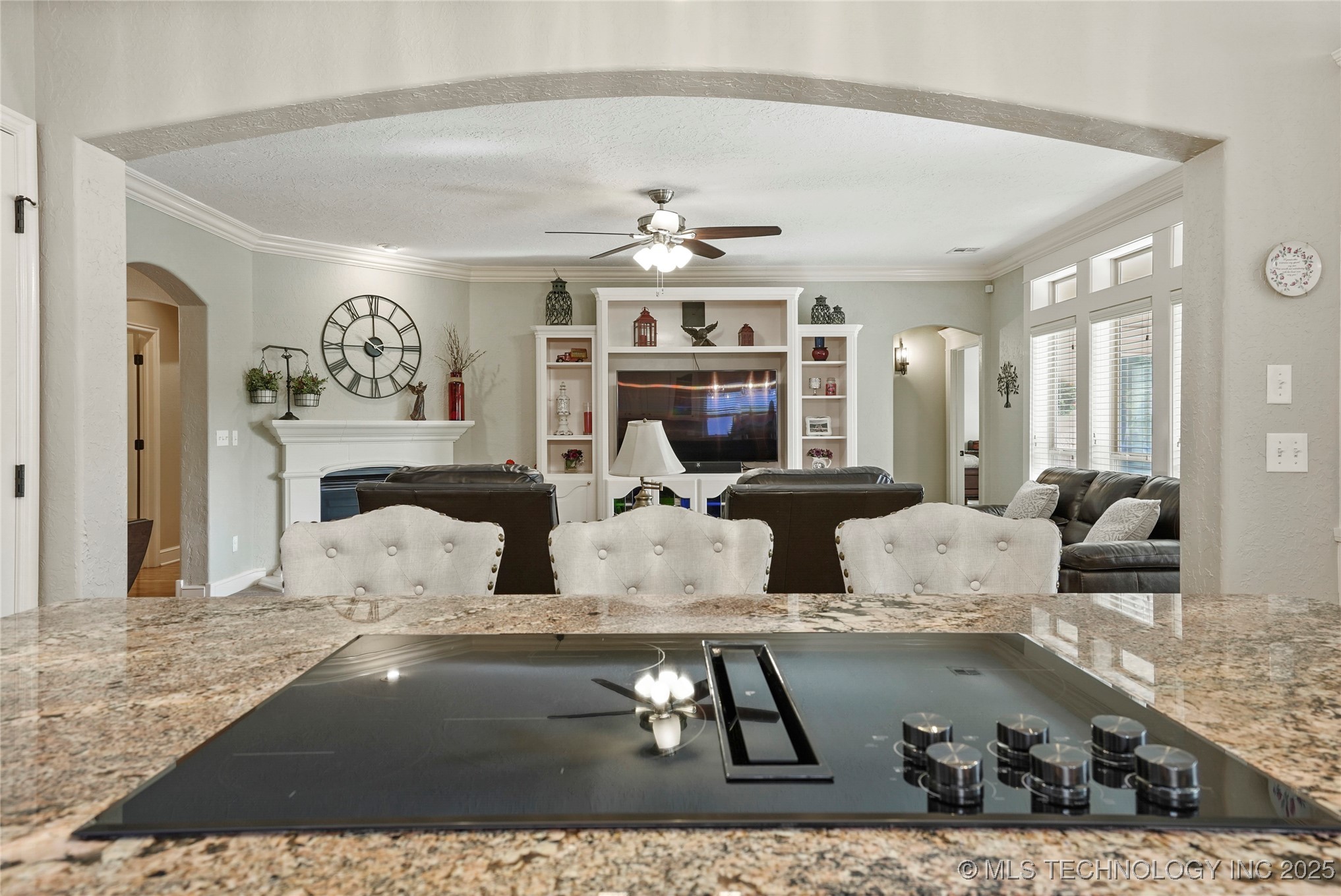 913 E Shreveport Street