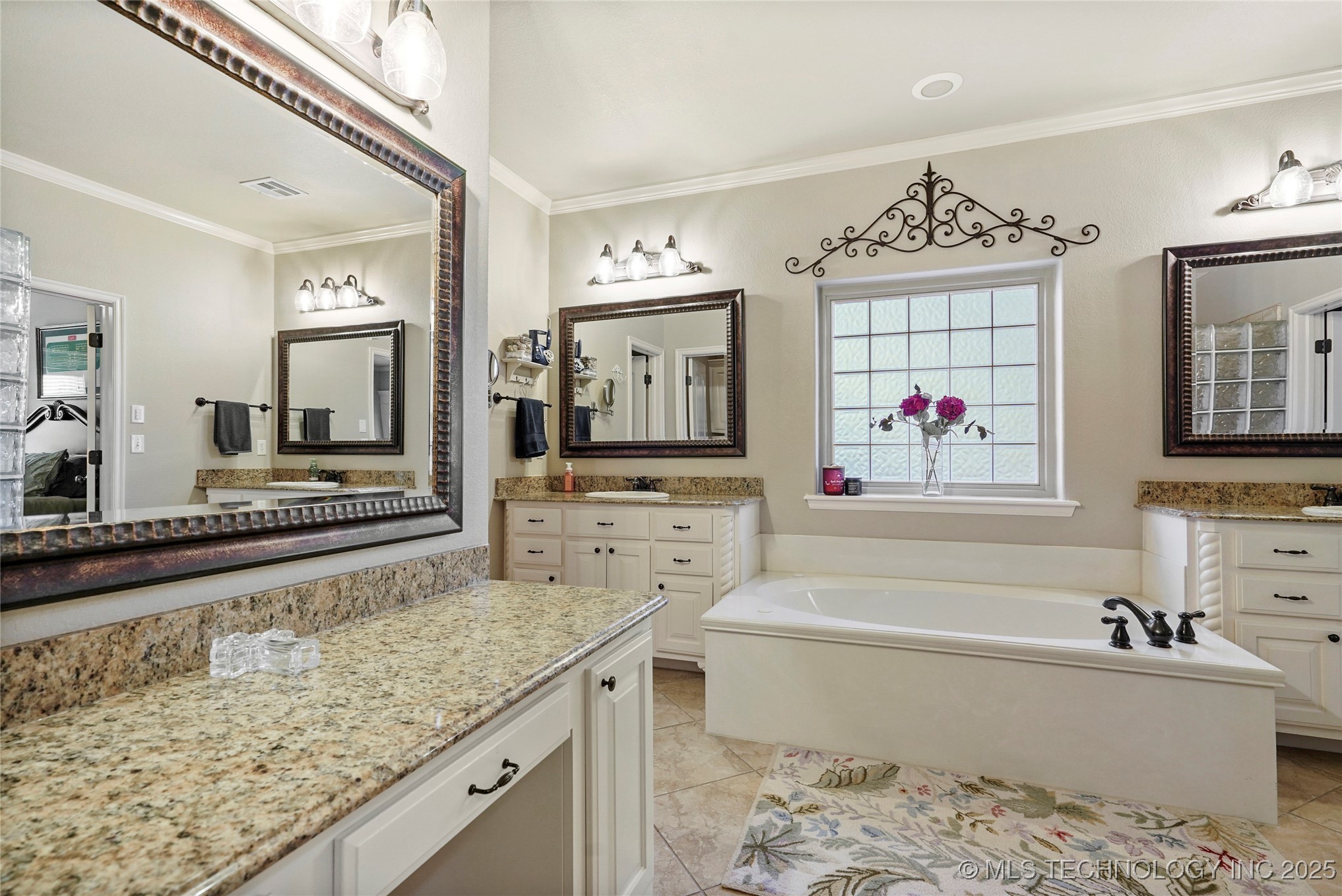 913 E Shreveport Street