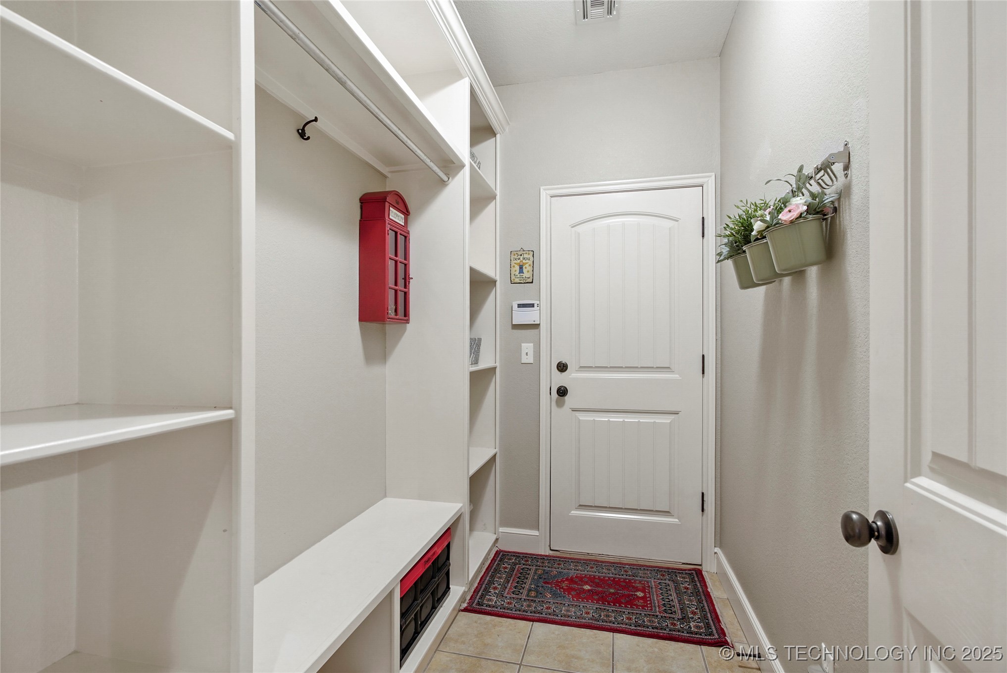 913 E Shreveport Street