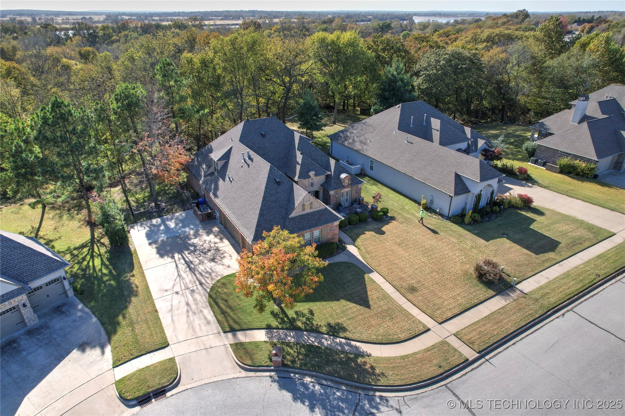 913 E Shreveport Street