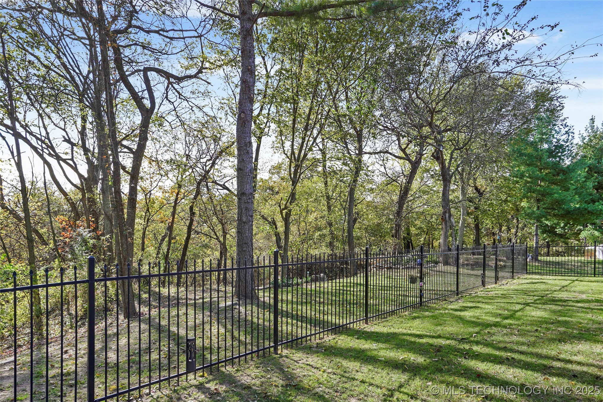 913 E Shreveport Street