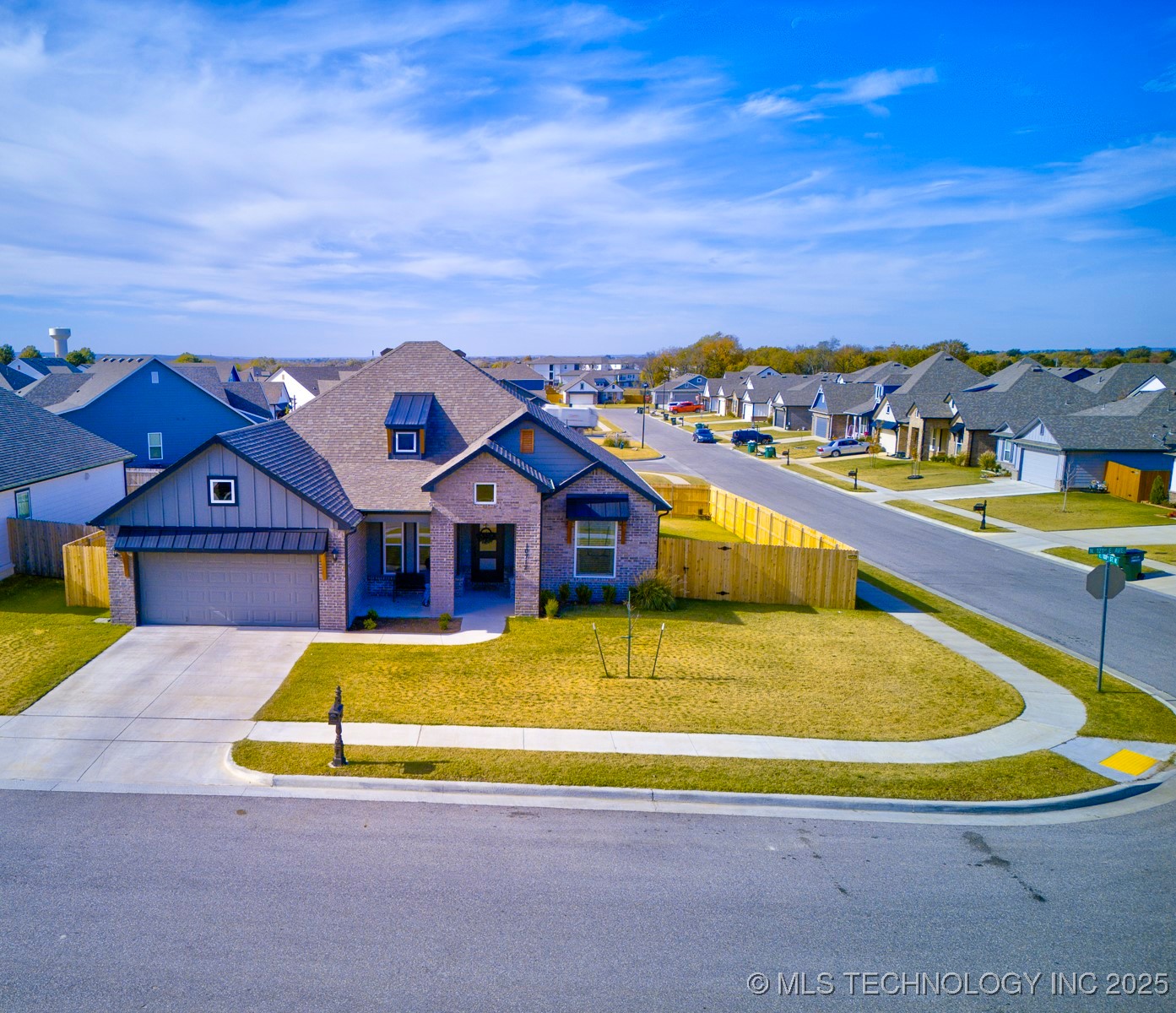 10712 N 121 Avenue E