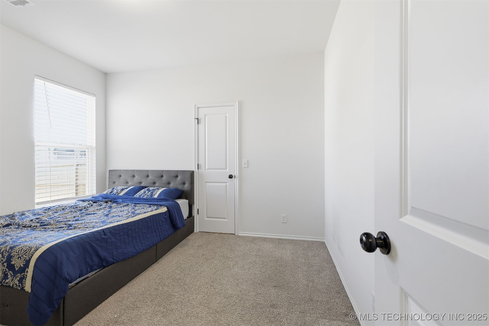 10712 N 121 Avenue E