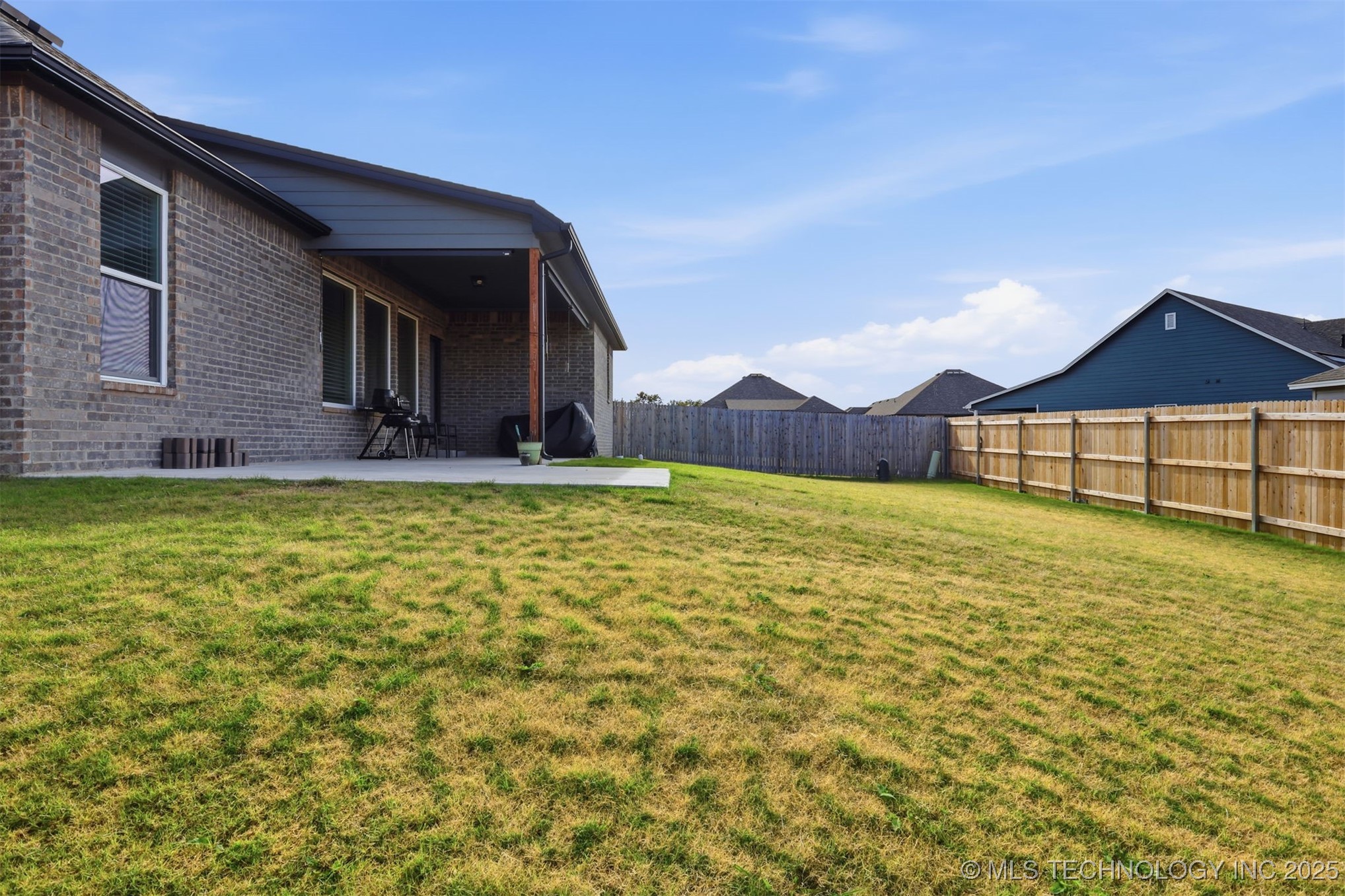 10712 N 121 Avenue E