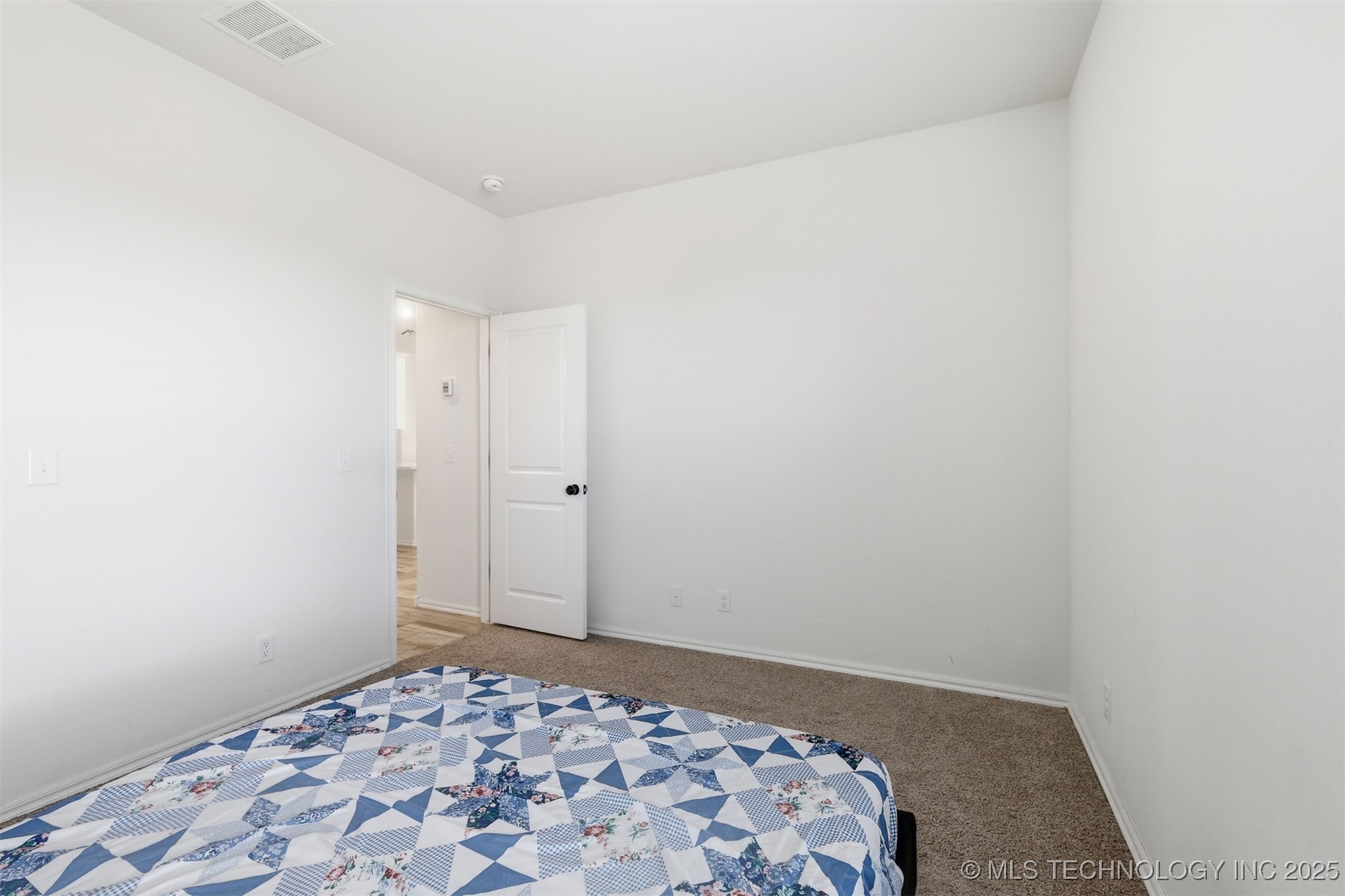 10712 N 121 Avenue E