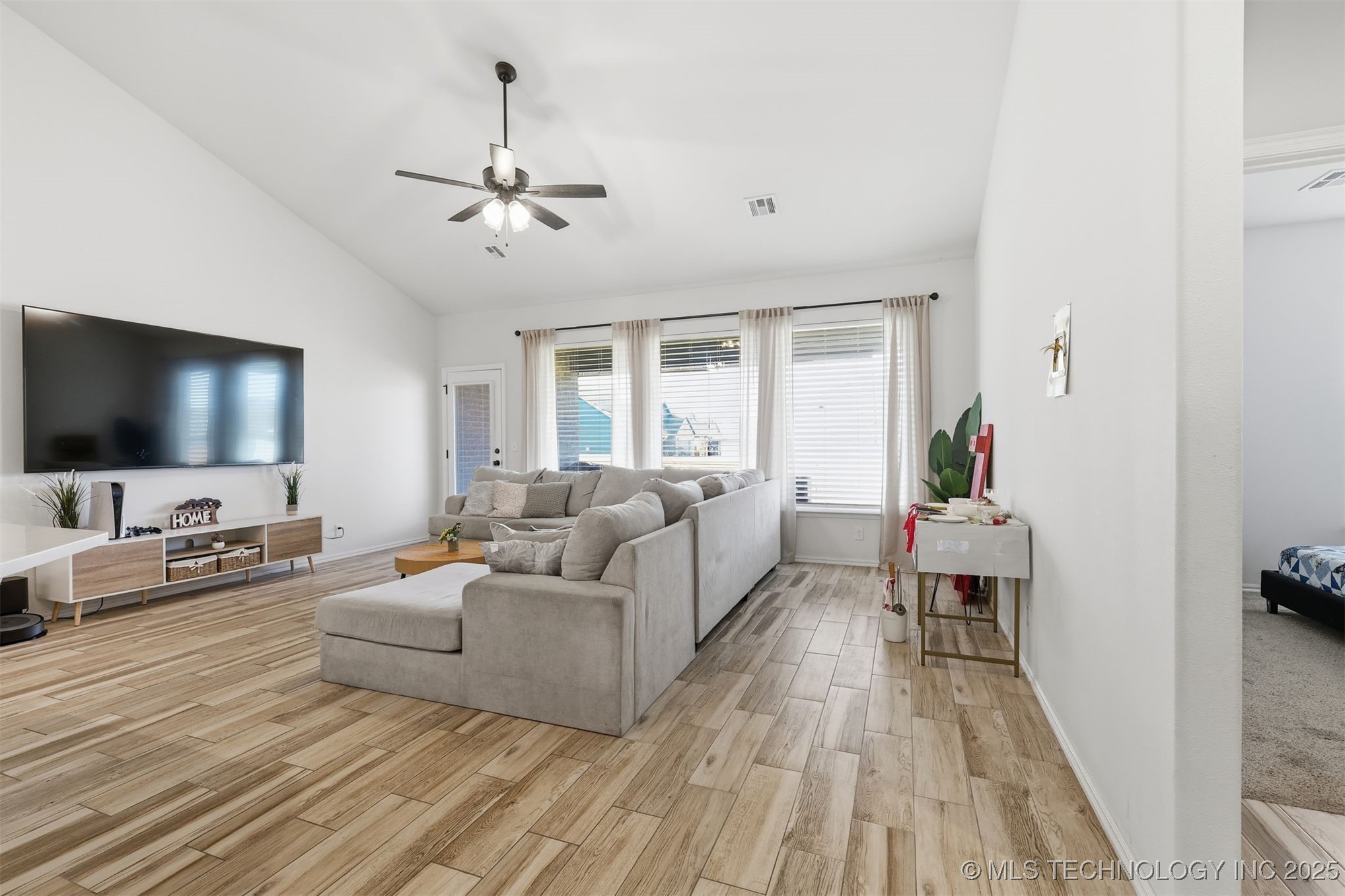 10712 N 121 Avenue E