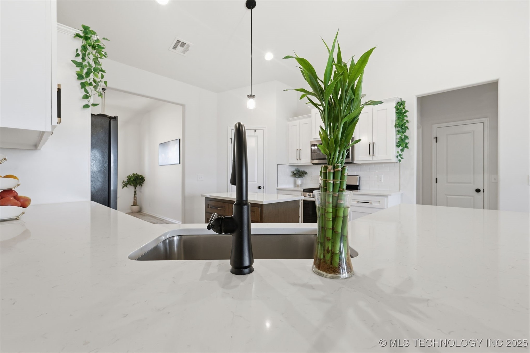 10712 N 121 Avenue E