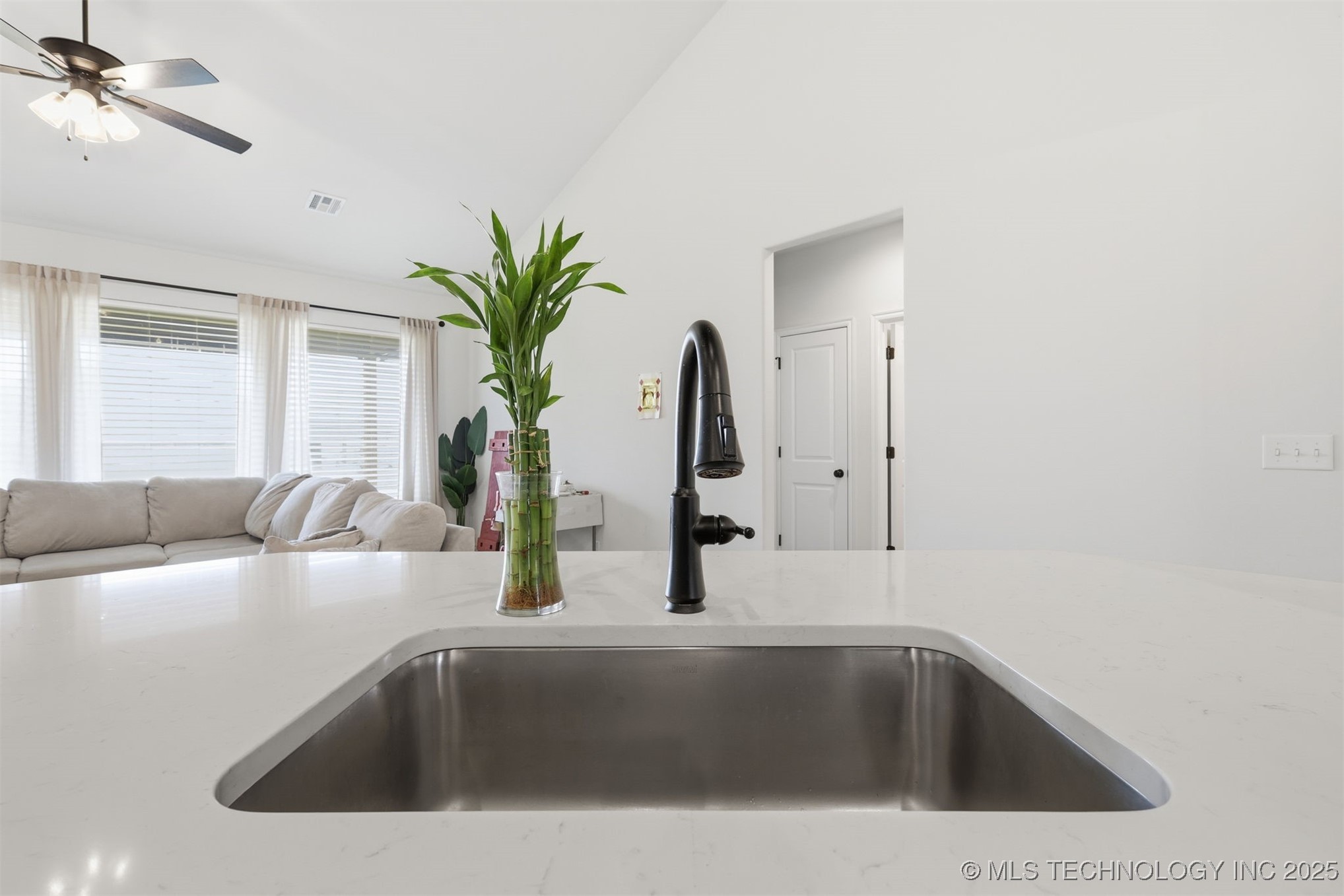 10712 N 121 Avenue E