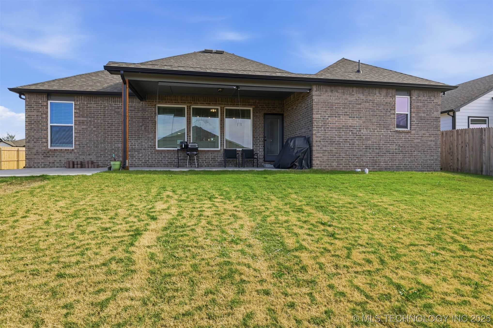 10712 N 121 Avenue E